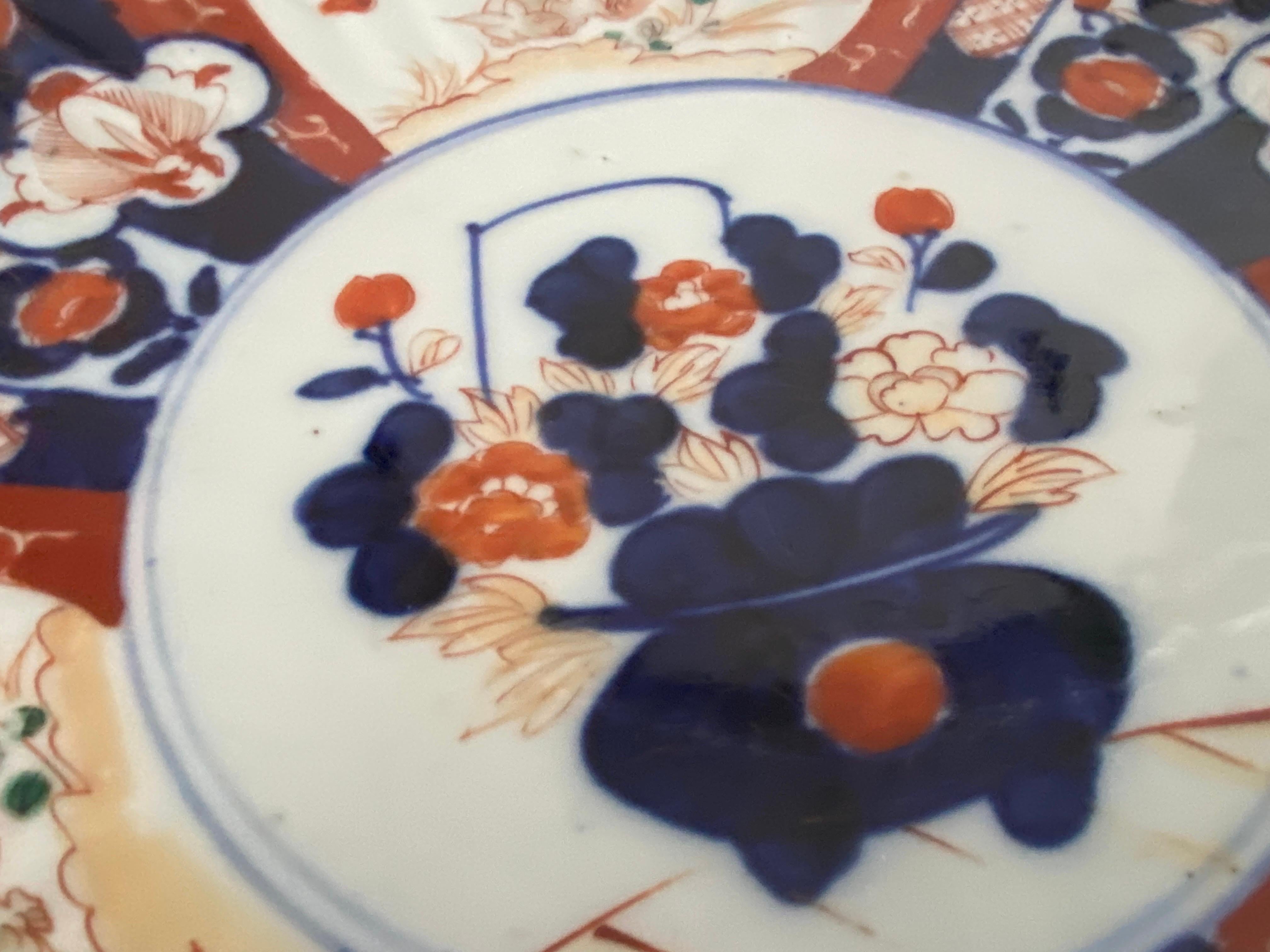 Japanisches Imari Porcelain-Geschirr oder -Ladegerät mit Wellenschliff aus dem 19. im Angebot 1