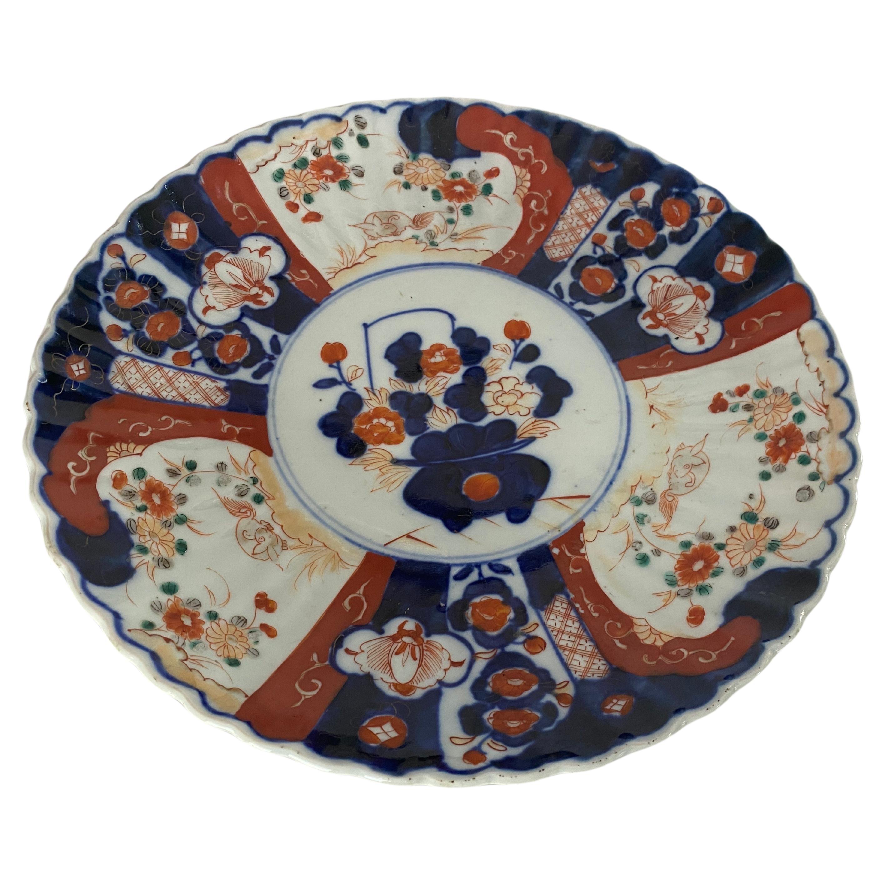 Japanese 19th Century Scalloped Imari Porcelain Dish or Charger For Sale