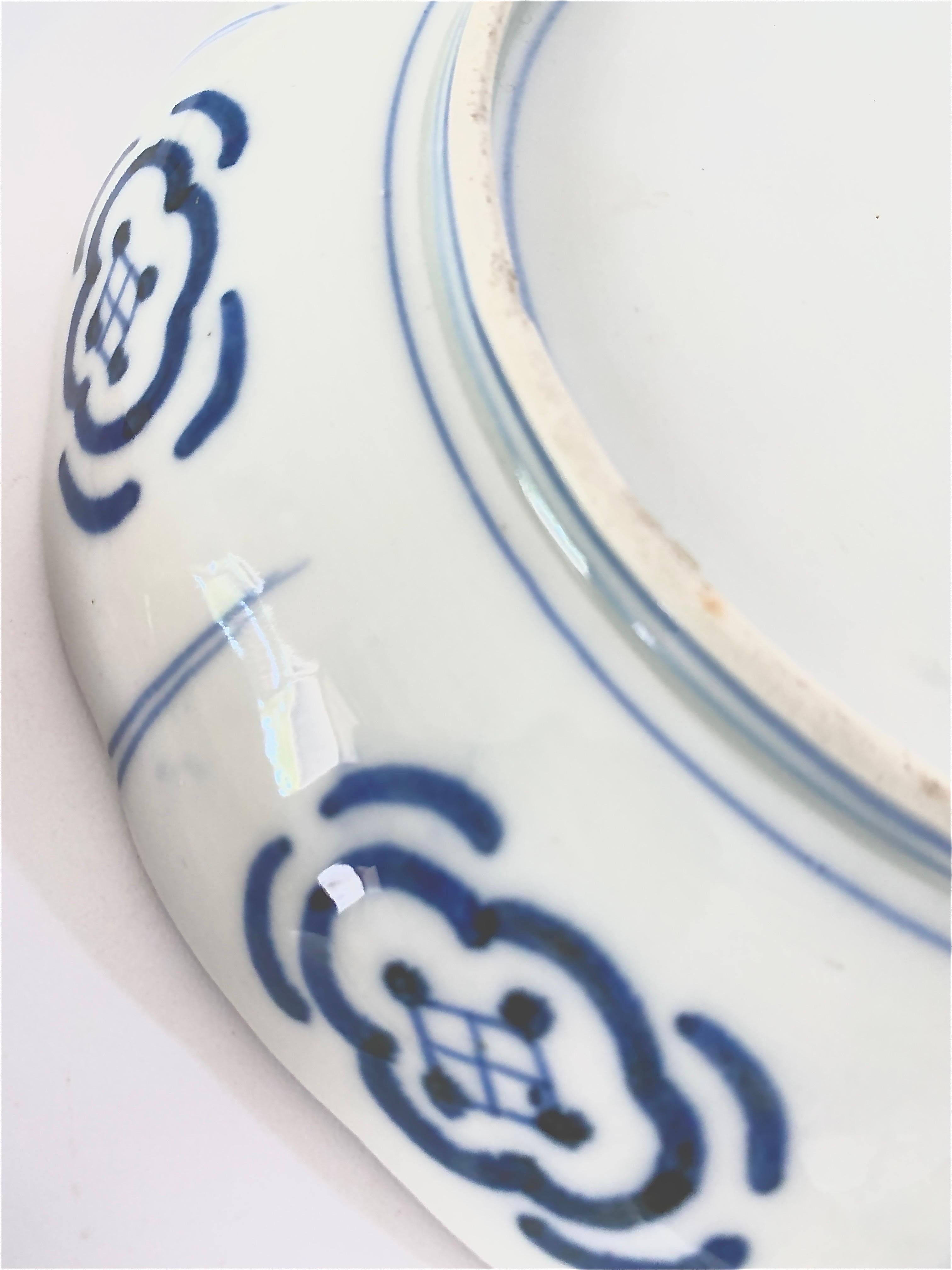 Japanese 19th Century Scalloped Imari Porcelain Plate In Good Condition In Auribeau sur Siagne, FR