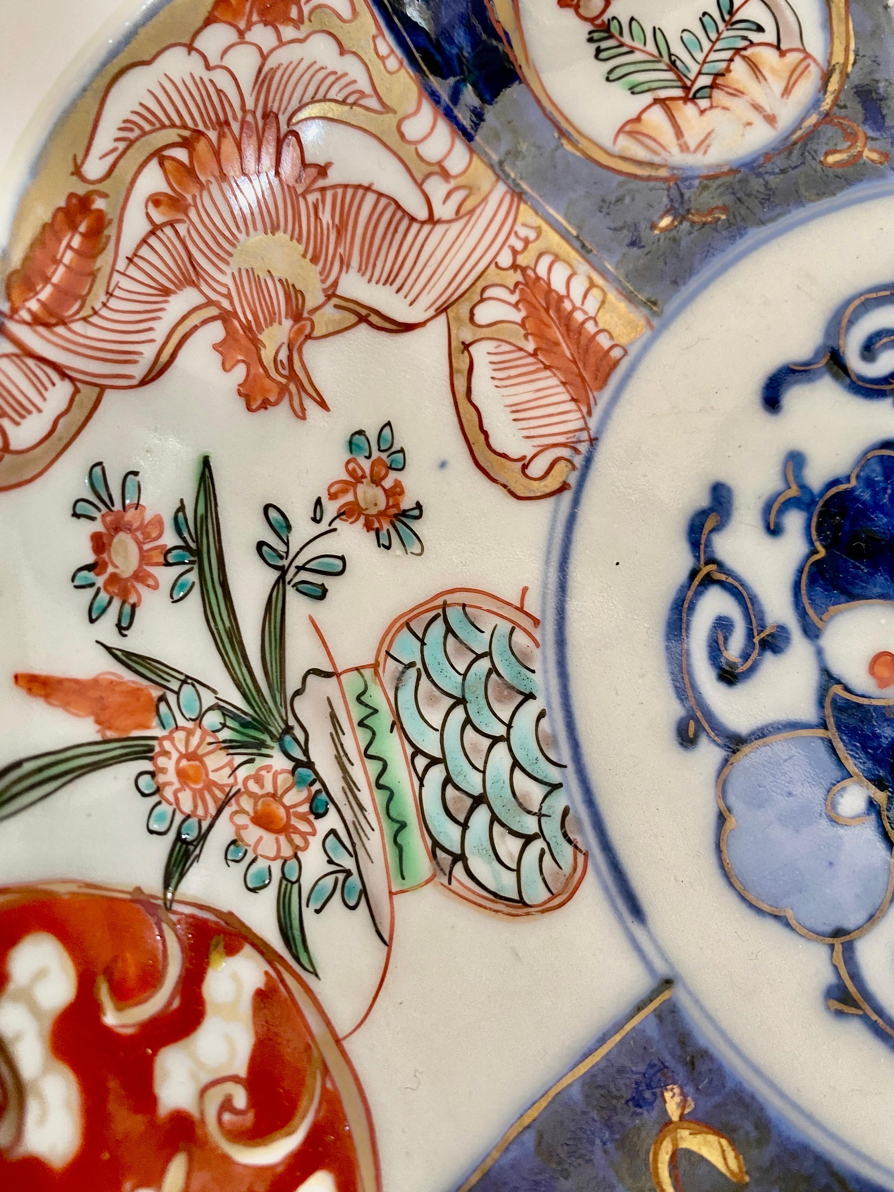 Japanese 19th Century Scalloped Imari Porcelain Plate 1