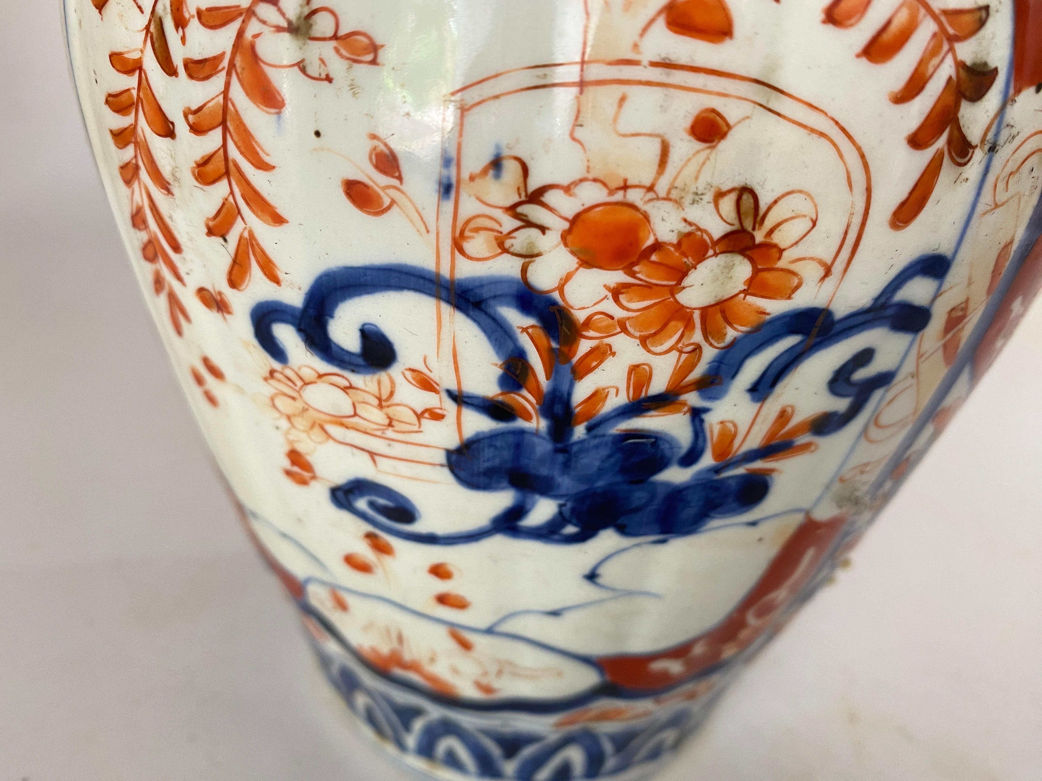Japanese 19th Century Scalloped Imari Porcelain vase Mejii Period 2