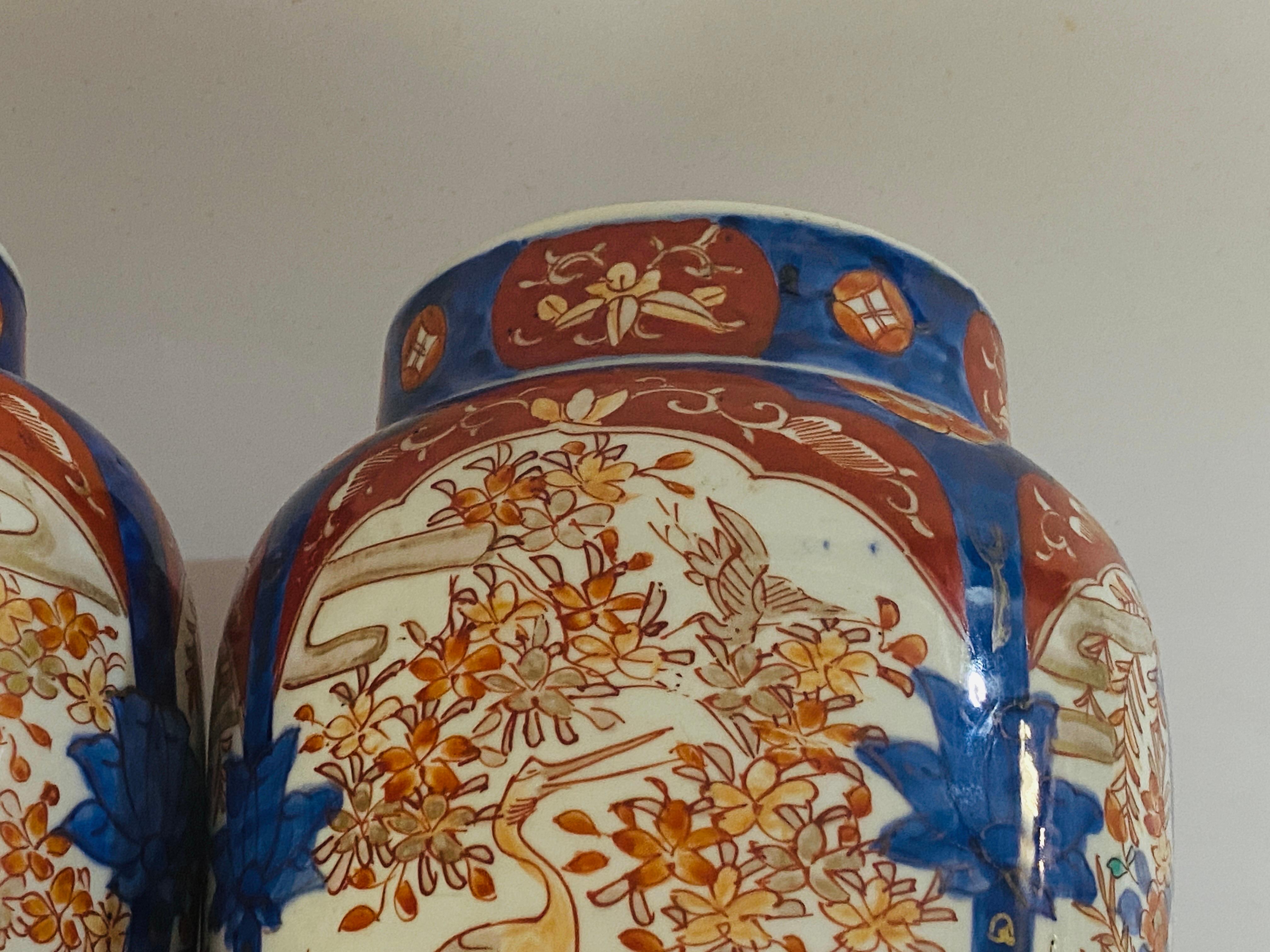 Japanese 20th Century Scalloped Imari Porcelain Pair of Vases Japan 1