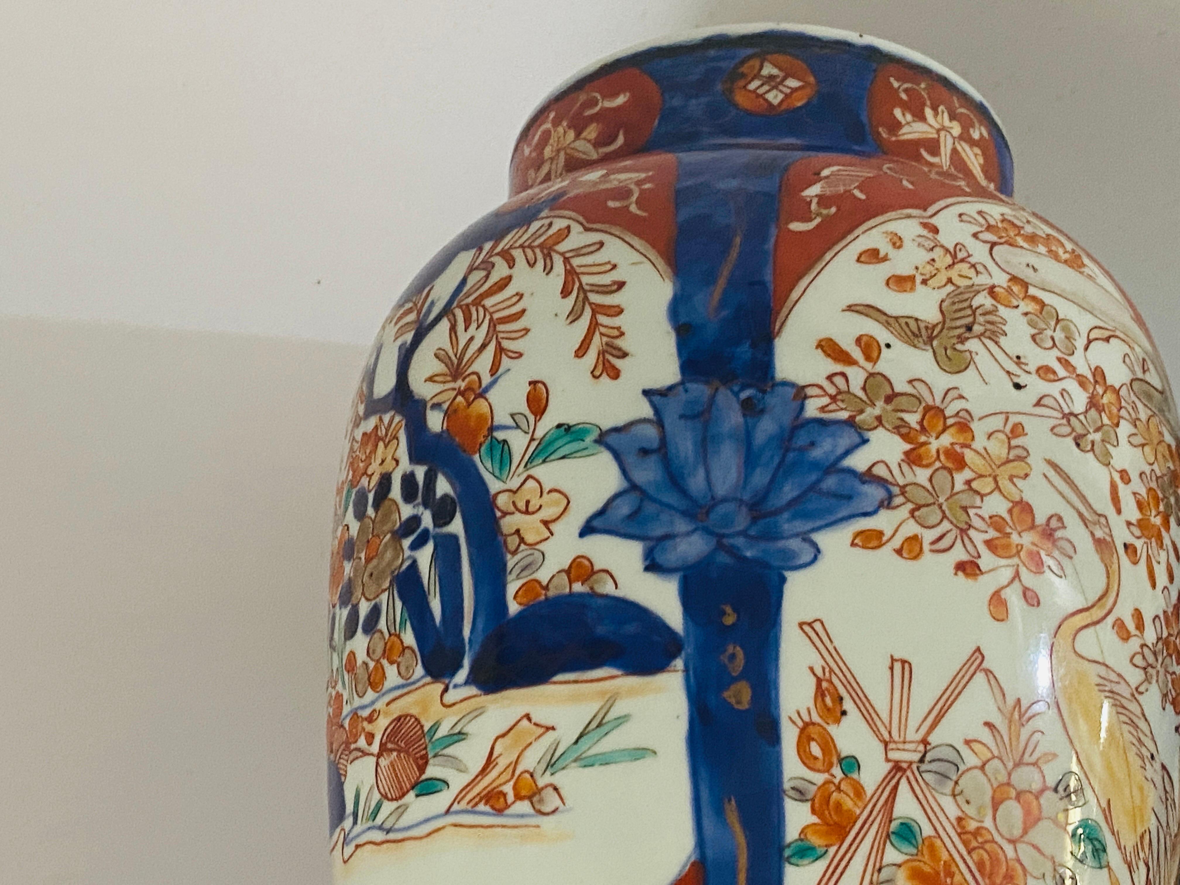 Japanese 20th Century Scalloped Imari Porcelain Pair of Vases Japan 2