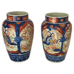 Japanese 20th Century Scalloped Imari Porcelain Pair of Vases Japan