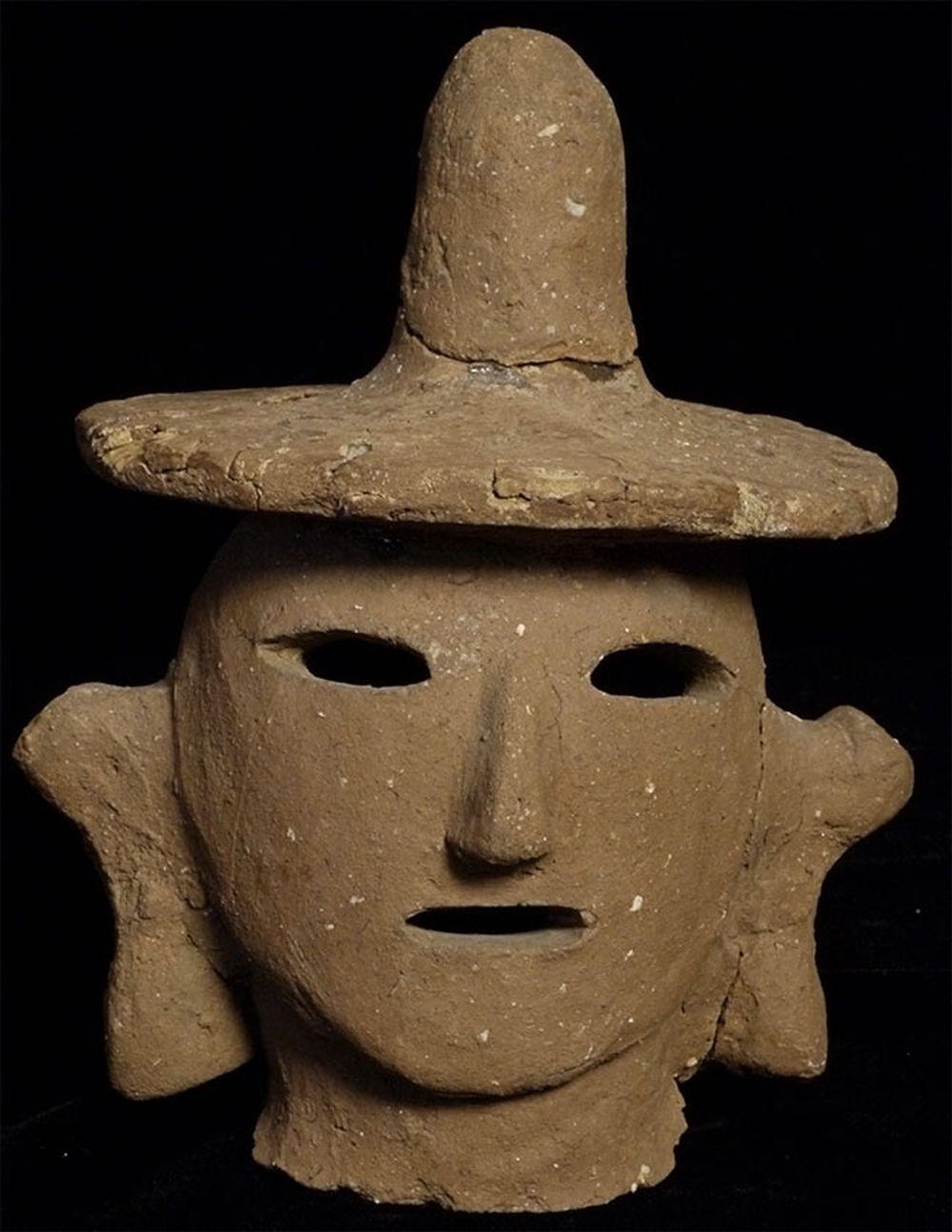 Japanese 3rd to 6thc Haniwa Head, 6663 In Good Condition In Ukiah, CA