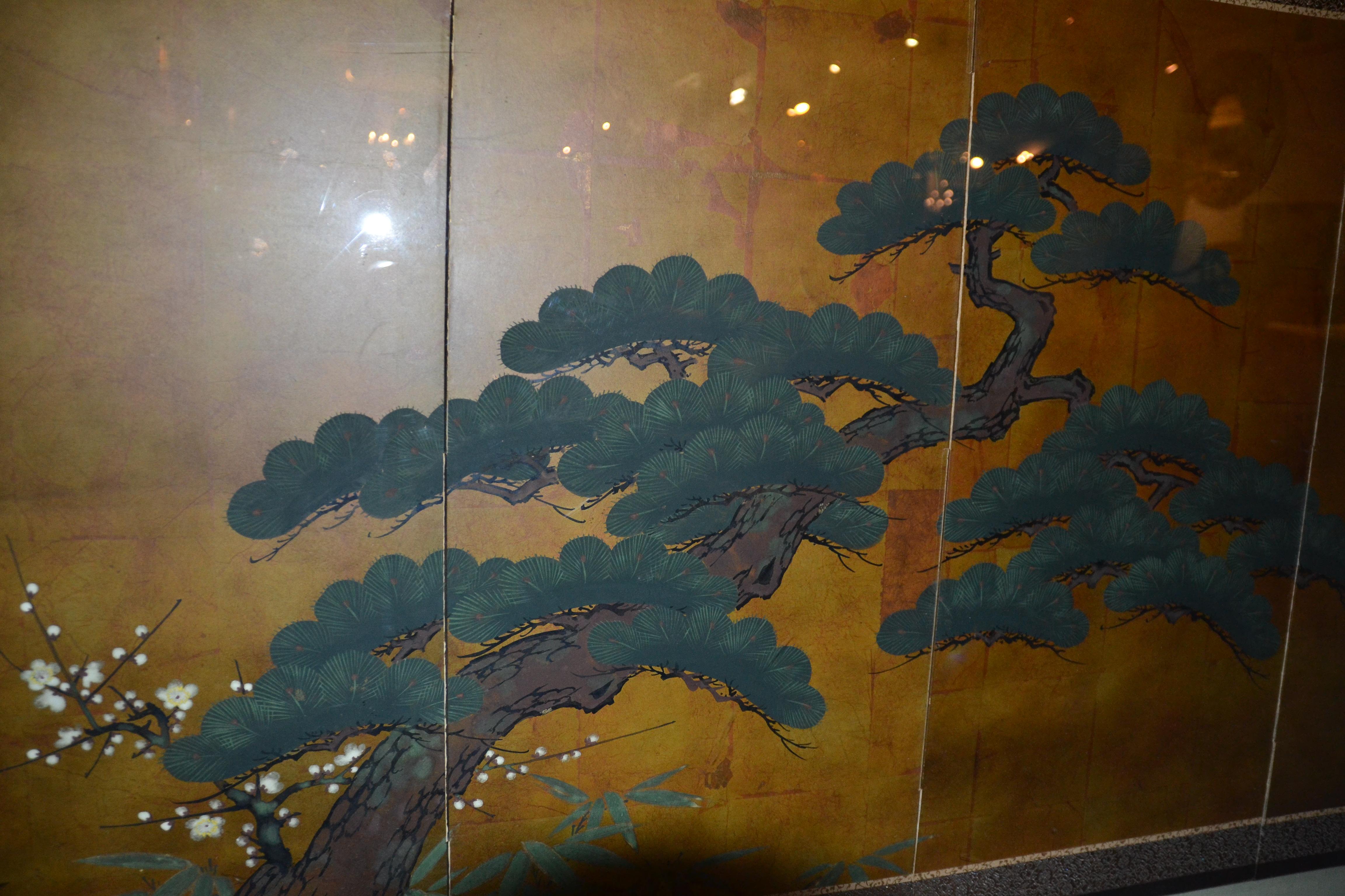Paravent japonais à 4 panneaux doré et peint, encadré en Lucite 1