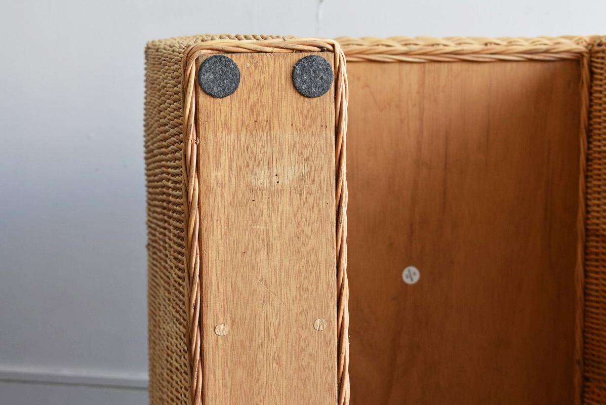Tavolo giapponese in rattan un po' vecchio / 20-21° secolo / Tavolo moderno quadrato in vendita 9
