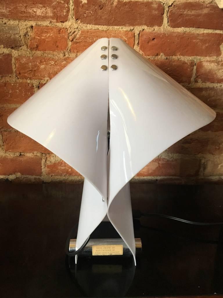 Japanese Acrylic Origami Table Lamp In Good Condition For Sale In Pittsburgh, PA