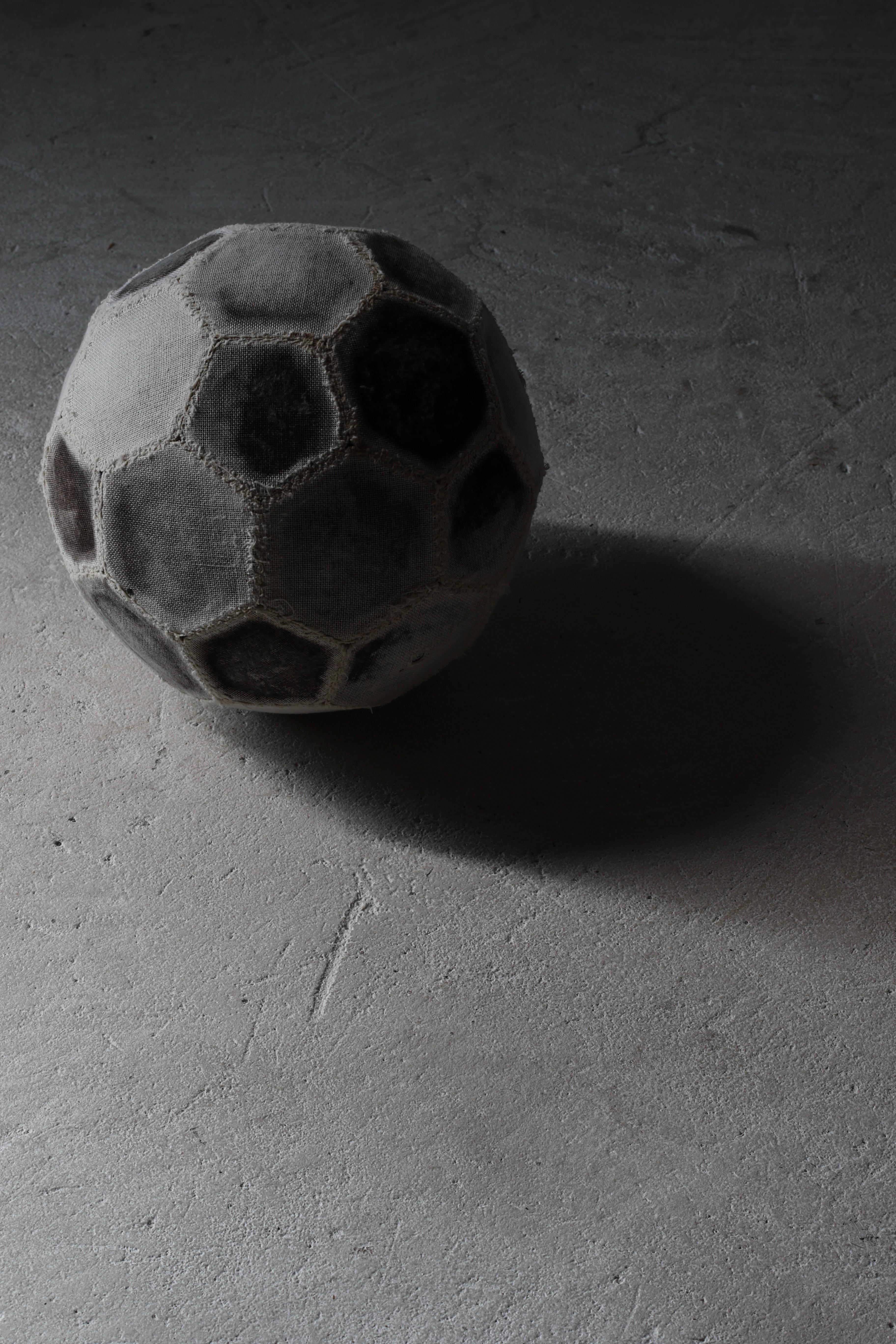 Japanese Aging Toy Soccer Ball/ Object / 1970-1990s / Wabi-sabi Mingei In Good Condition For Sale In Iwate-gun Shizukuishi-cho, Iwate Prefecture