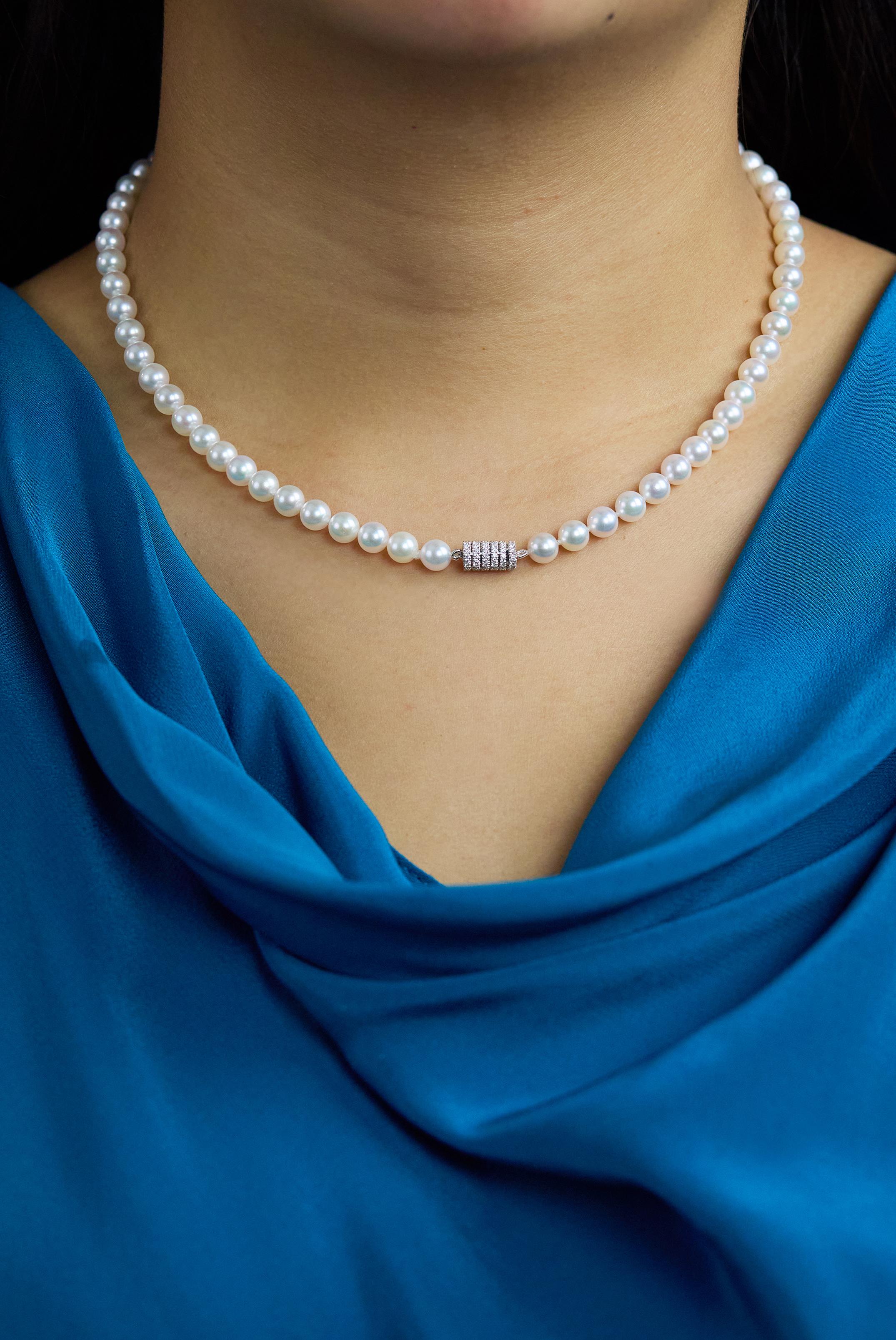Donna Collana di perle Akoya giapponesi, diamanti taglio rotondo da 0,37 carati totali in vendita