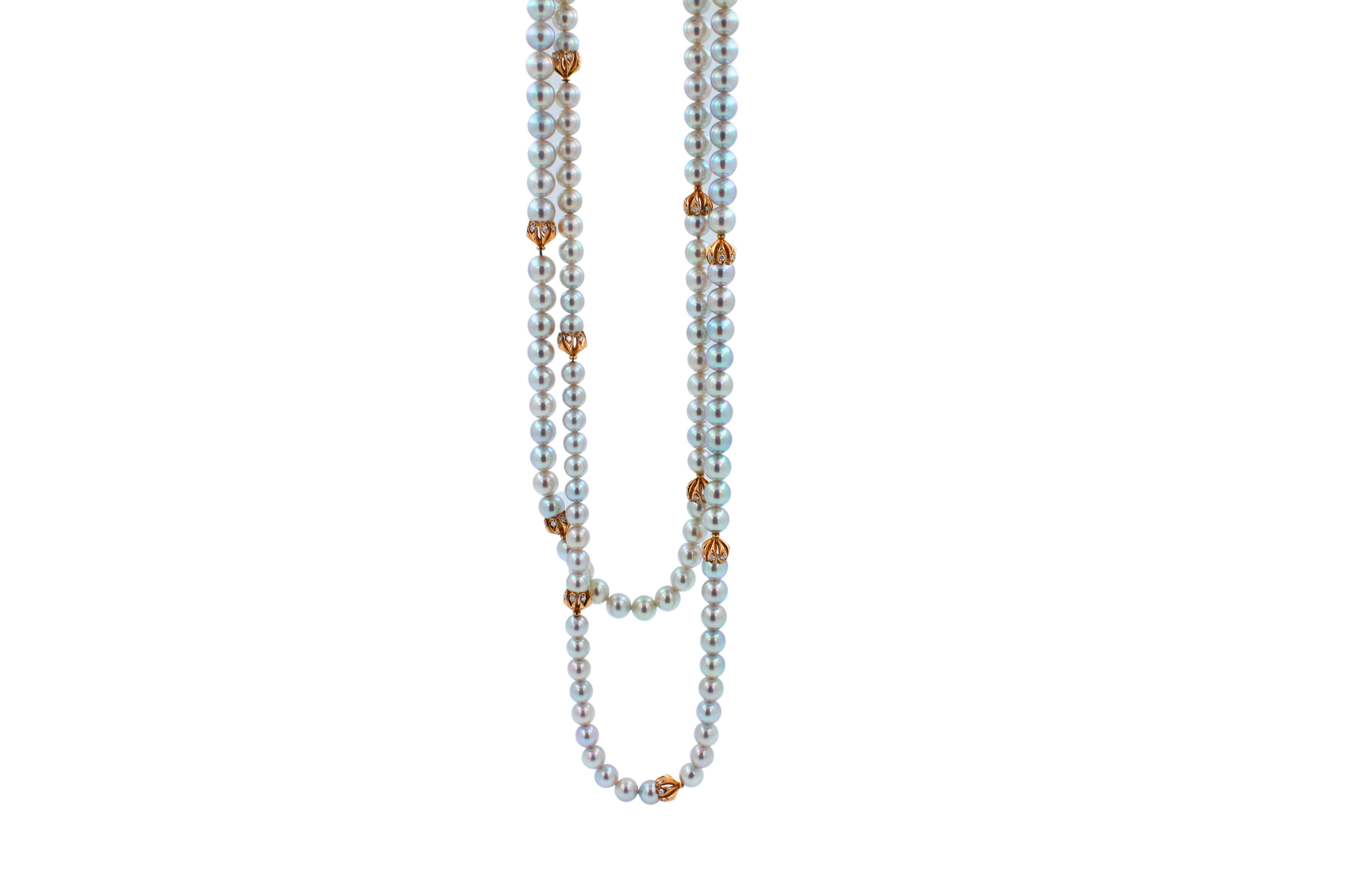 Lange Akoya-Perlenkette aus 18 Karat Roségold mit weißer Babyperle und Diamanten (Moderne) im Angebot