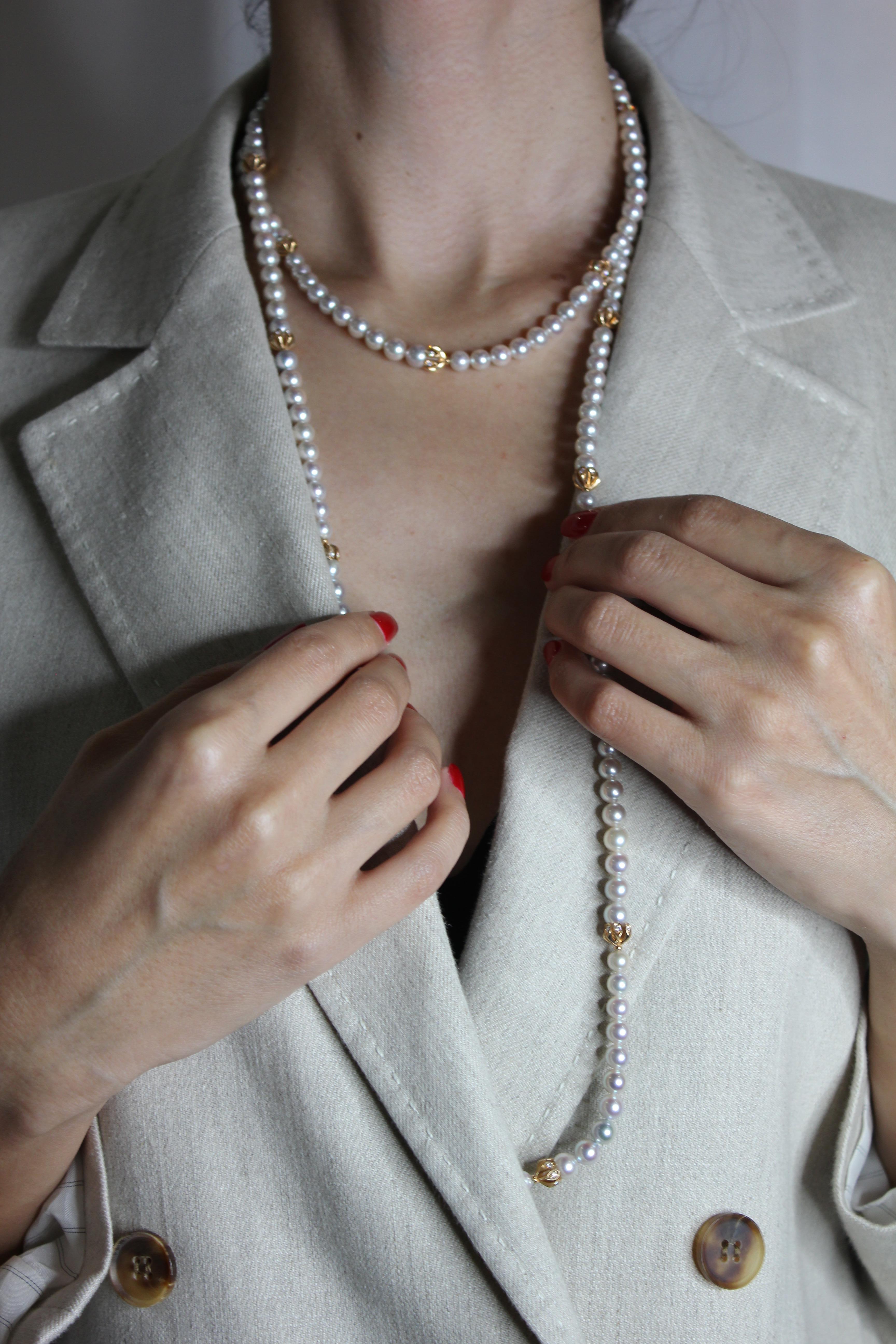 Lange Akoya-Perlenkette aus 18 Karat Roségold mit weißer Babyperle und Diamanten im Angebot 1