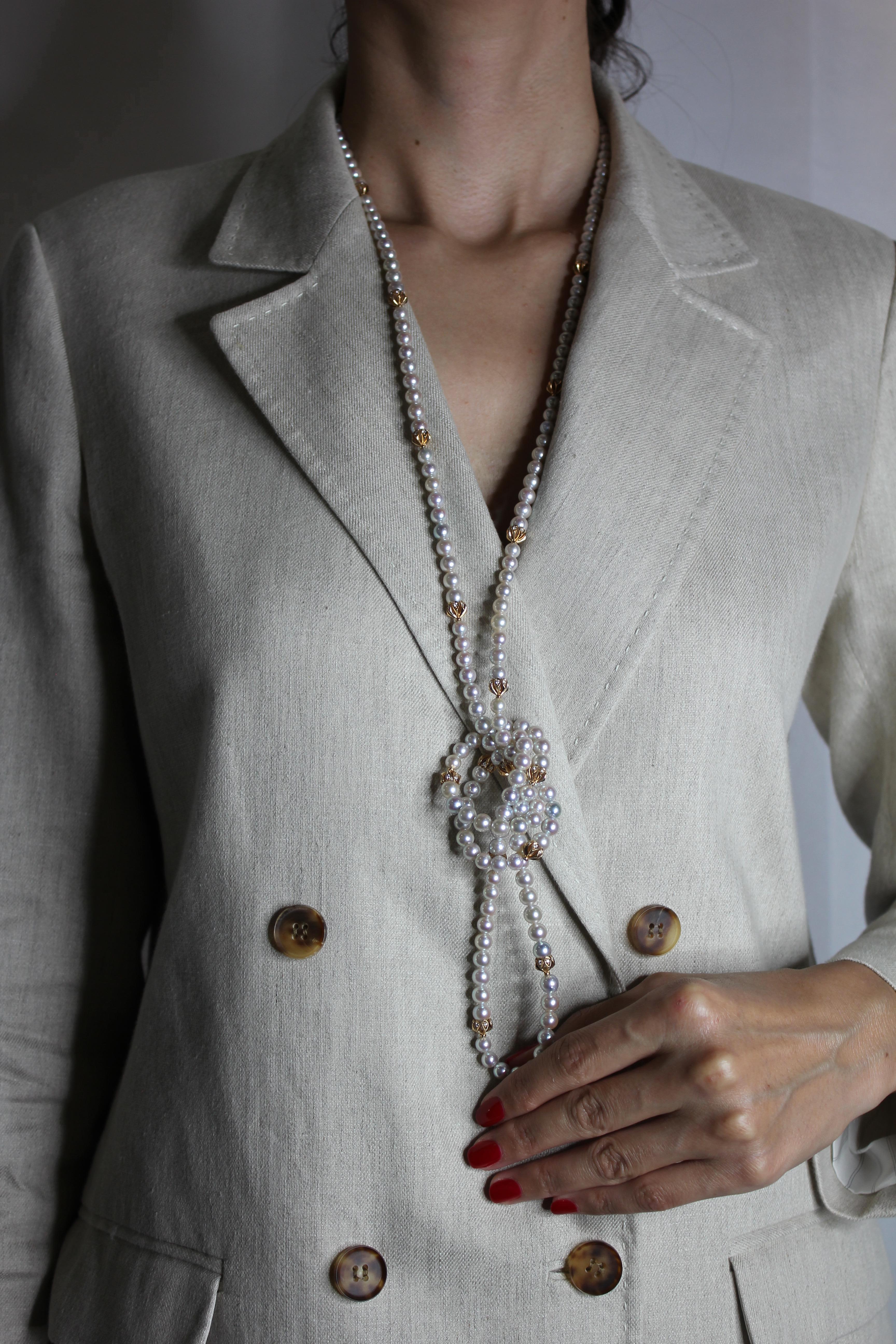 Lange Akoya-Perlenkette aus 18 Karat Roségold mit weißer Babyperle und Diamanten (Brillantschliff) im Angebot