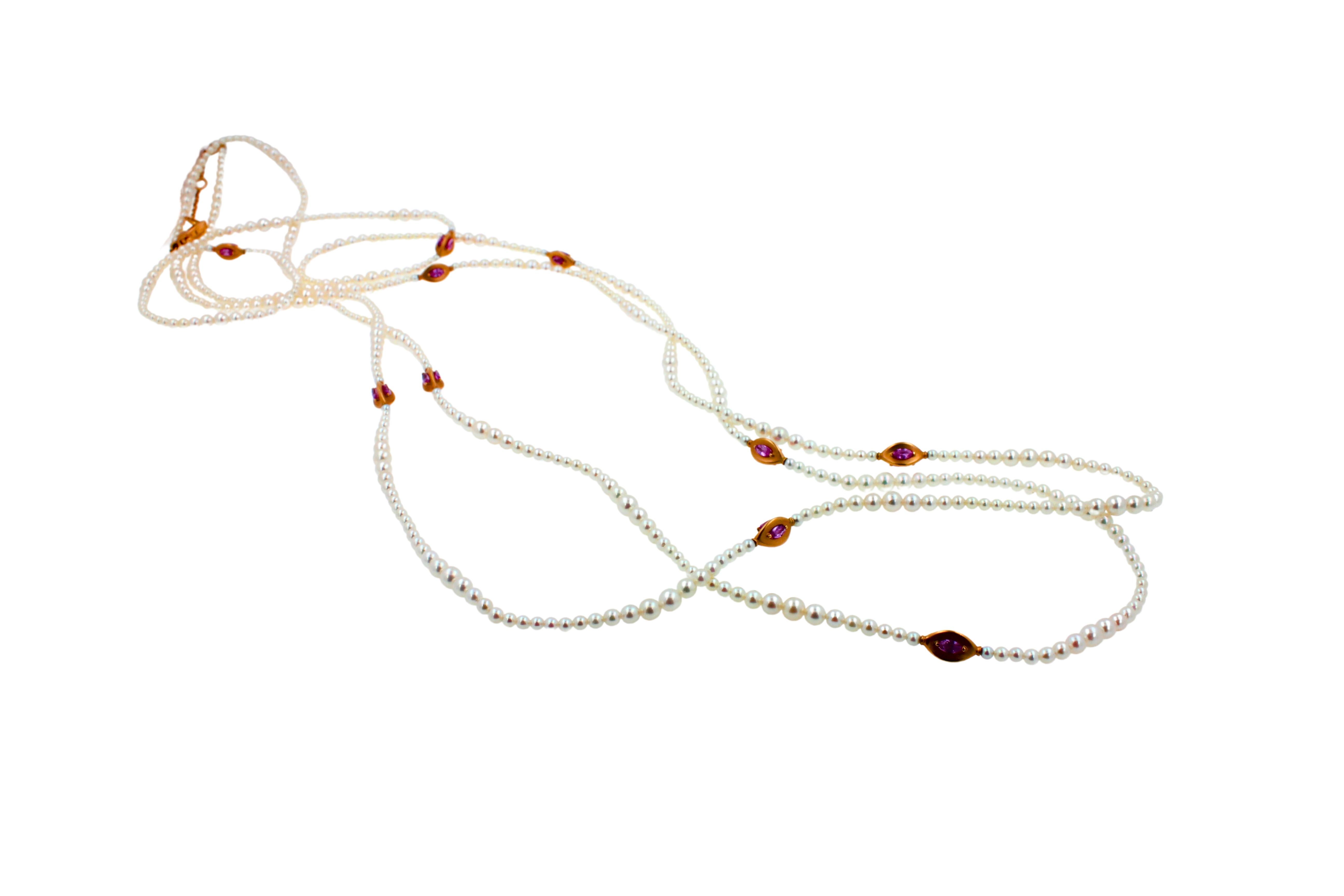 Lange japanische Akoya-Perlen-Halskette aus 18 Karat Gelbgold mit rosa Saphiren (Rundschliff) im Angebot