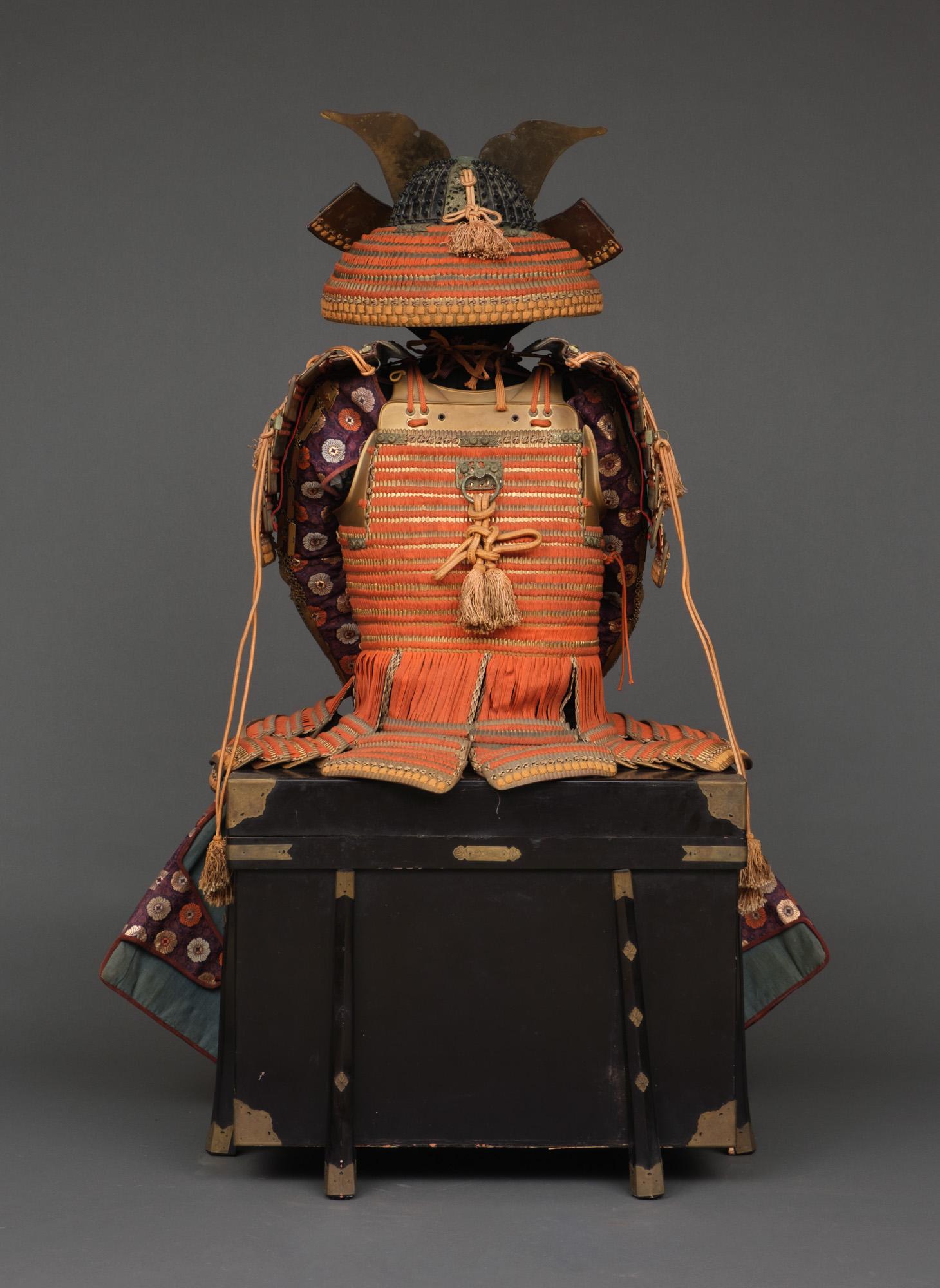 Japanese all-matching Japanese gold lacquer ô’yoroi (great suit-of-armour) In Good Condition In Amsterdam, NL