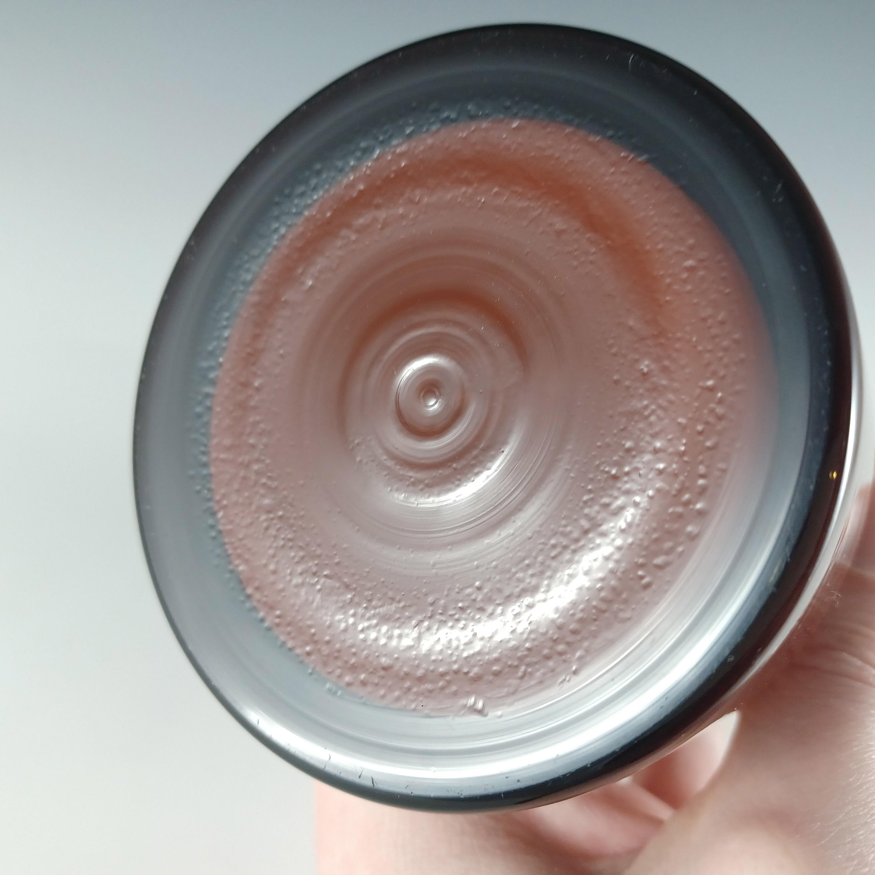 Verre Vase japonais en verre cerclé d'ambre - style suédois en vente