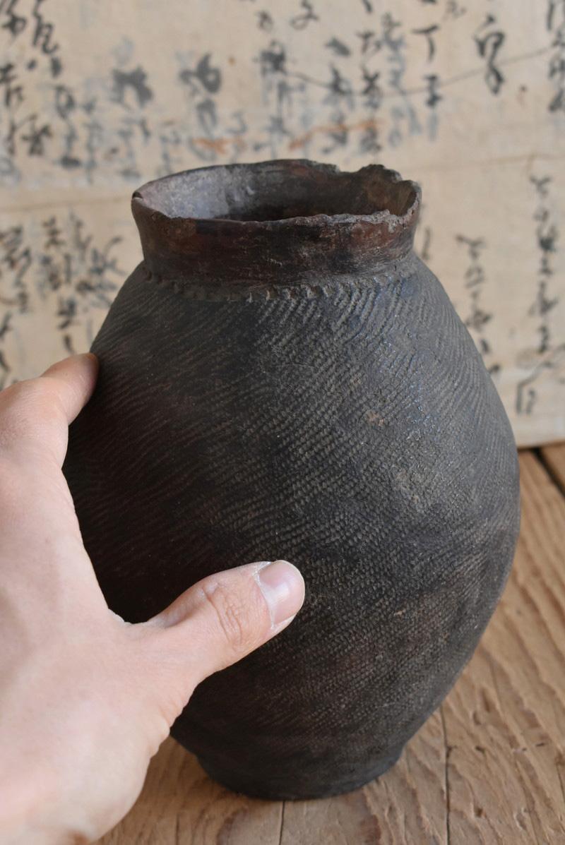 Japanese Ancient Small Pottery / Jomon Pottery Jar / 3000 Years ago / Wabi-Sabi In Good Condition In Sammu-shi, Chiba