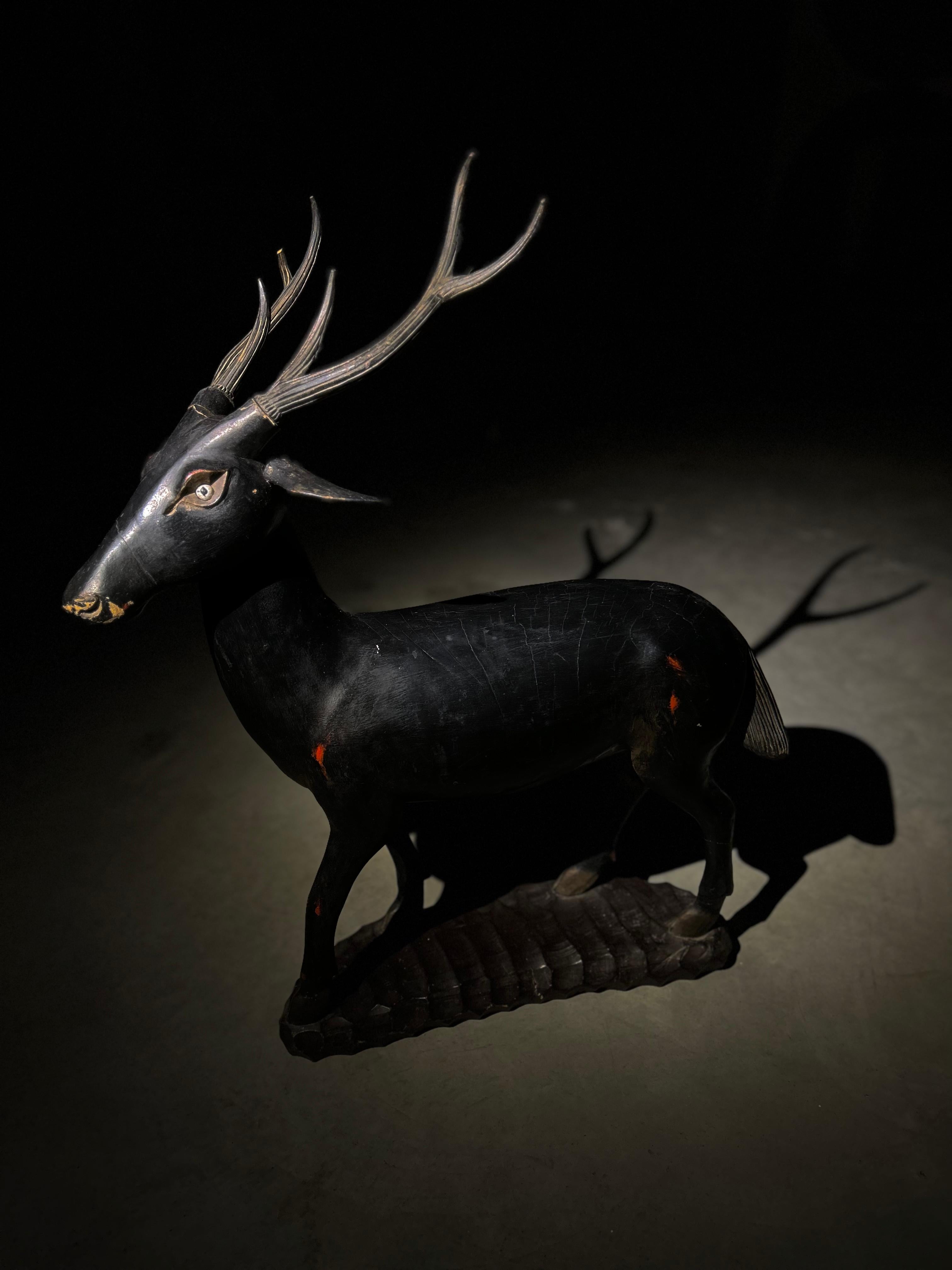 Japanese antic deer sculpture In Good Condition For Sale In PAU, FR