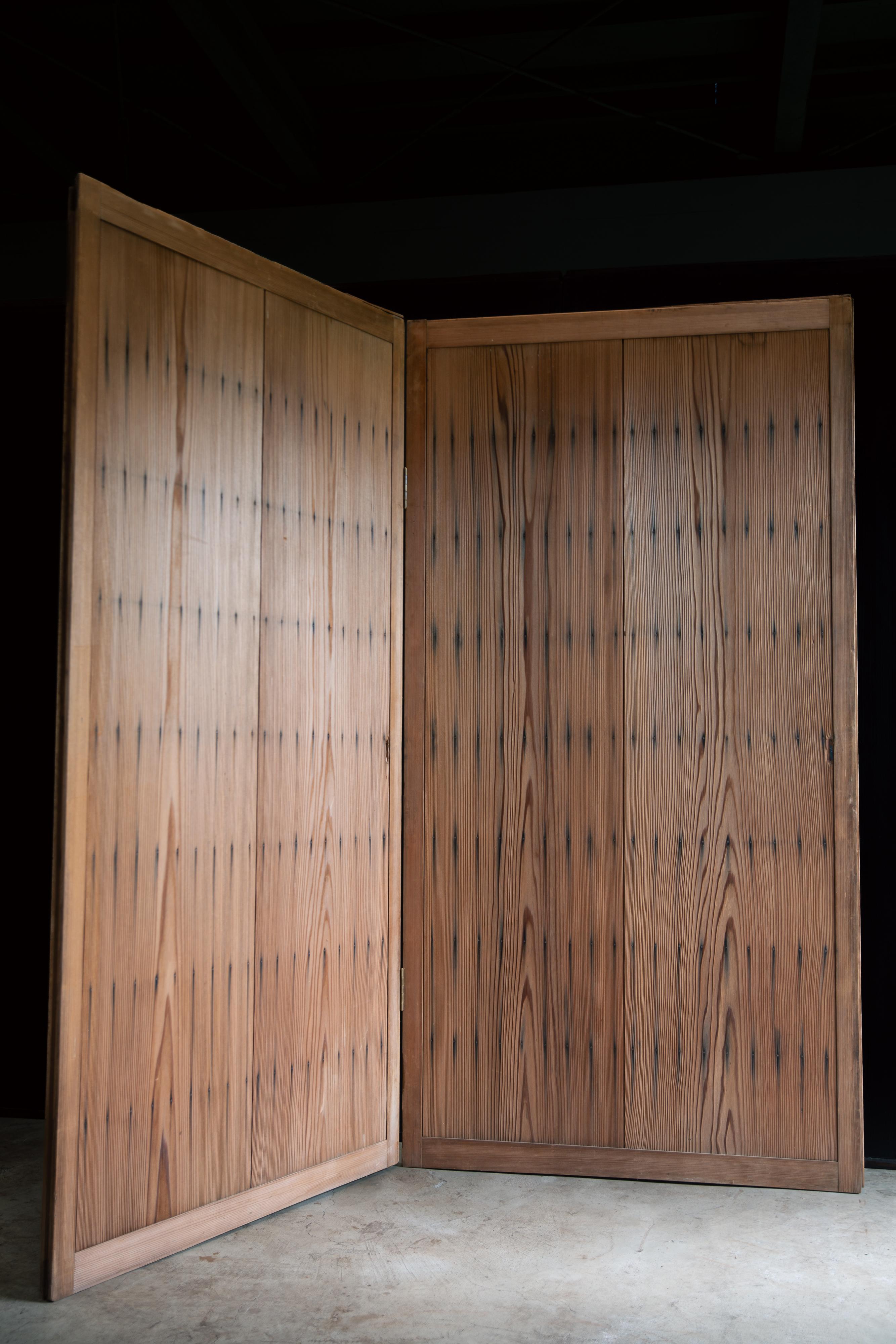 Wooden room divider, partition, made with a pair of antique window shutters used at Kominka (old traditional style house) in Nara pref., Japan. It's new finds from the lumber dearer's house, used at their own home.

Yoshino Sugi cedar is a