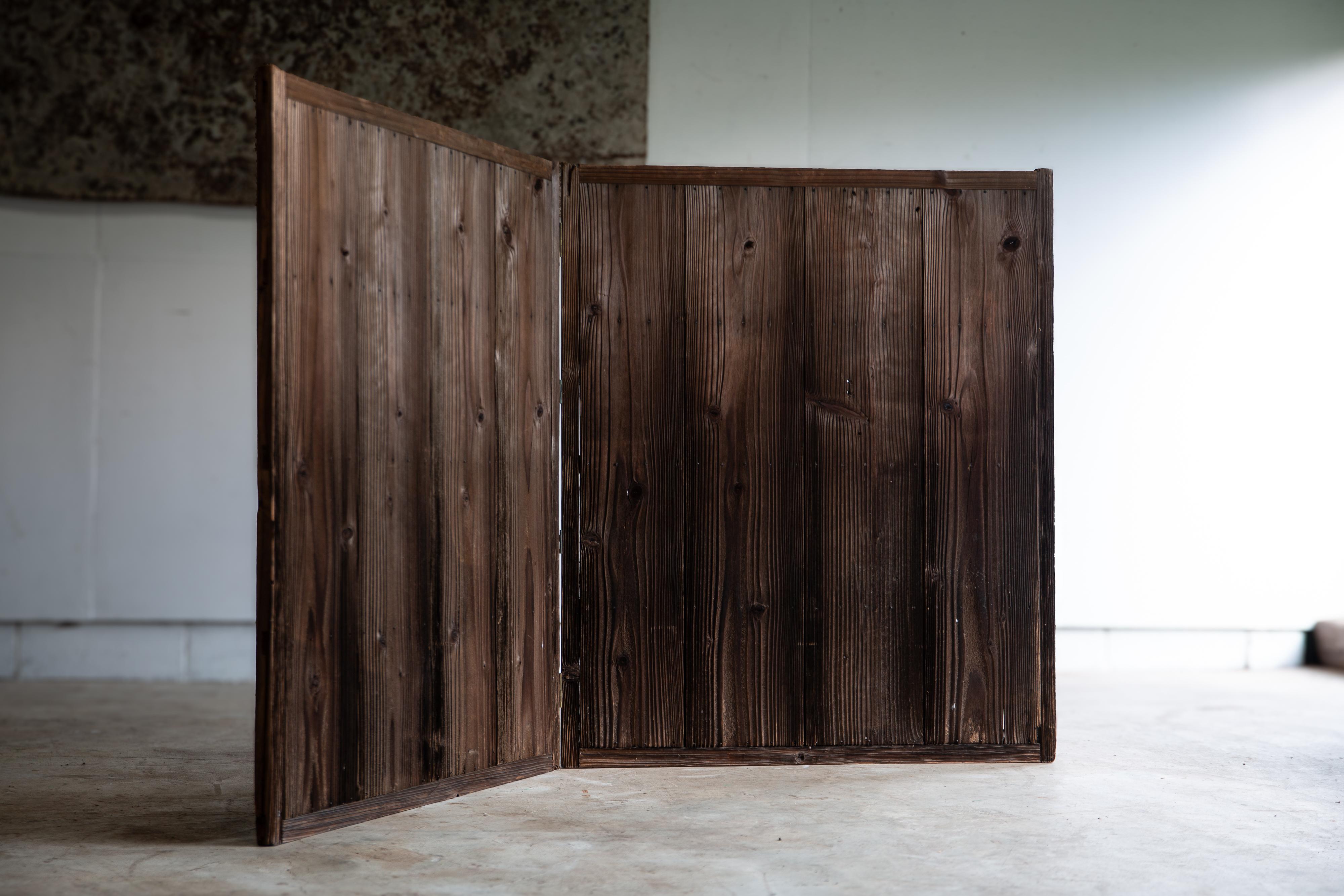 Wooden room divider, partition, made with a pair of antique window shutters used at Kominka (old traditional style house) in Ibaraki pref., Japan.
Random color tones and deep grains by age, only comes from a quality redwood of Sugi Cedar.
The