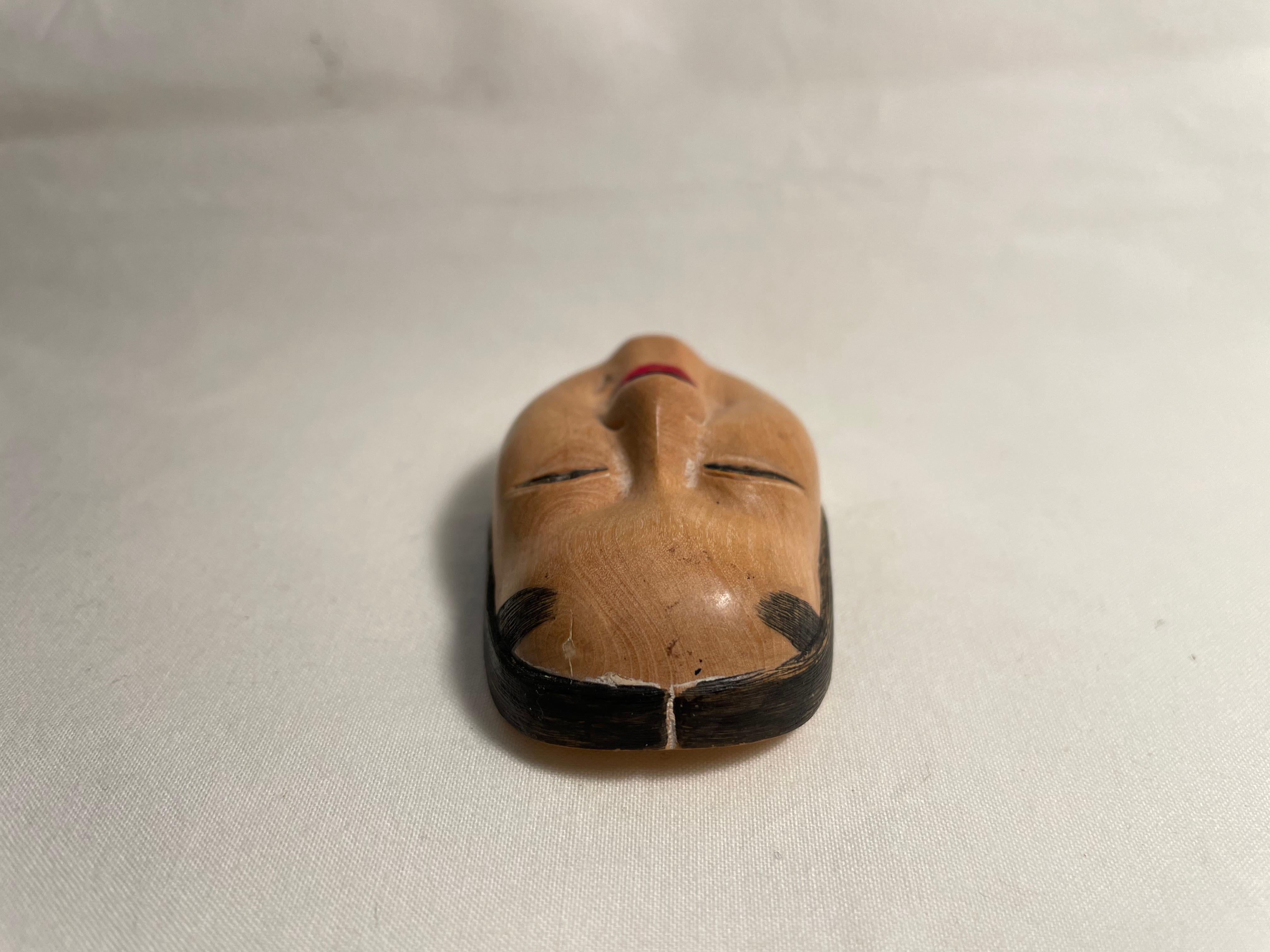 Japanese Antique 2 Wooden Netsuke Charms Okinamen and Onnamen  For Sale 4