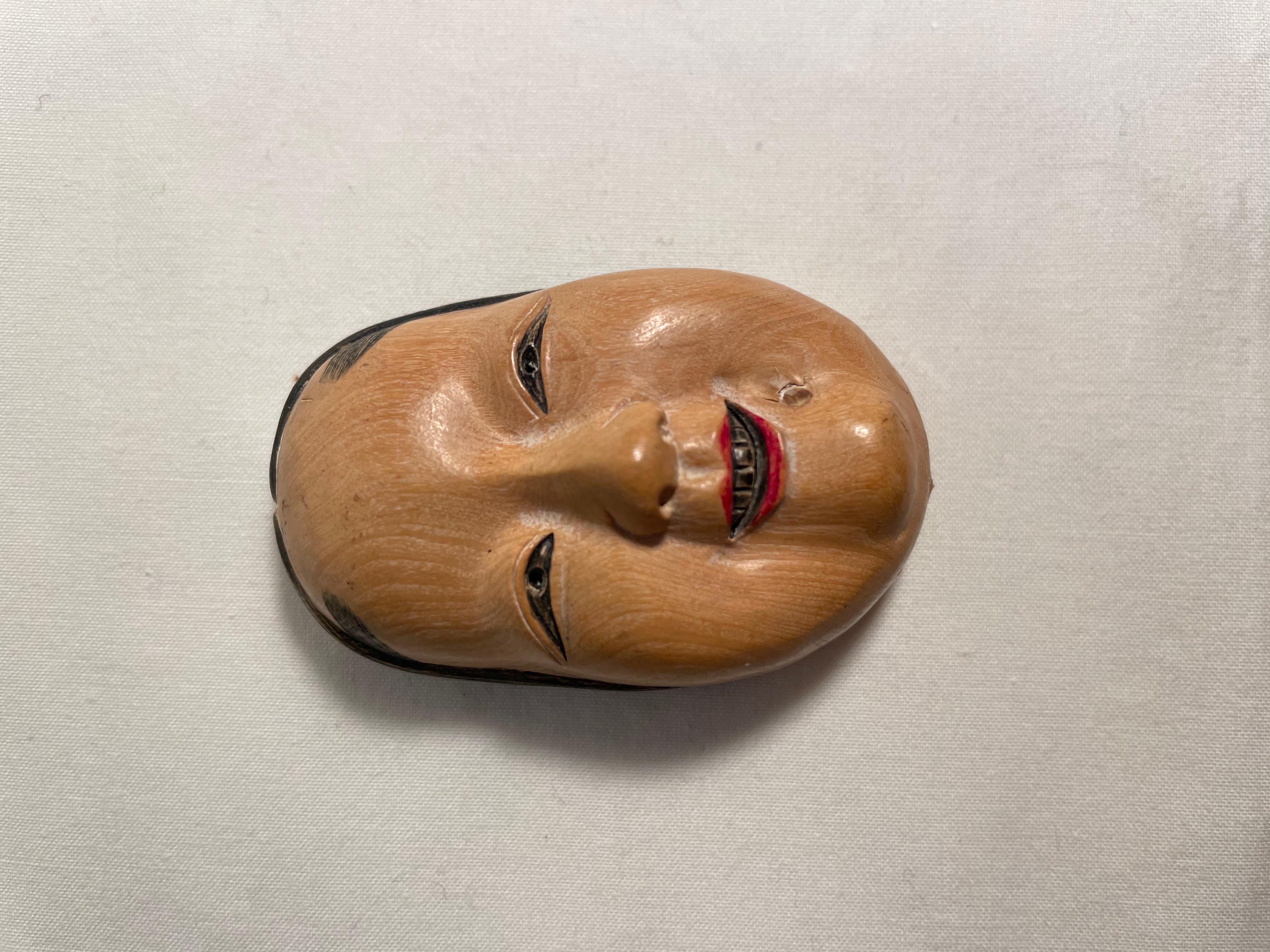 Japanische antike 2 japanische Netsuke-Charm-Okinamen und Onnamen aus Holz im Angebot 5