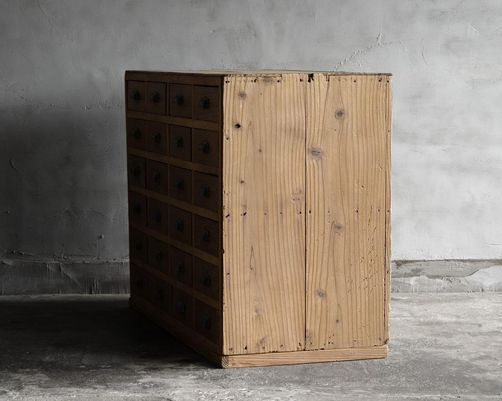 Armario Japonés Antiguo de 24 Cajones, Era Meiji'1868-1912'Wabi Sabi en venta 6