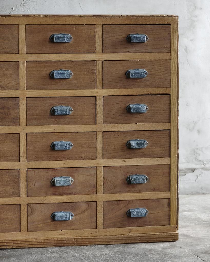Armario Japonés Antiguo de 24 Cajones, Era Meiji'1868-1912'Wabi Sabi Madera en venta