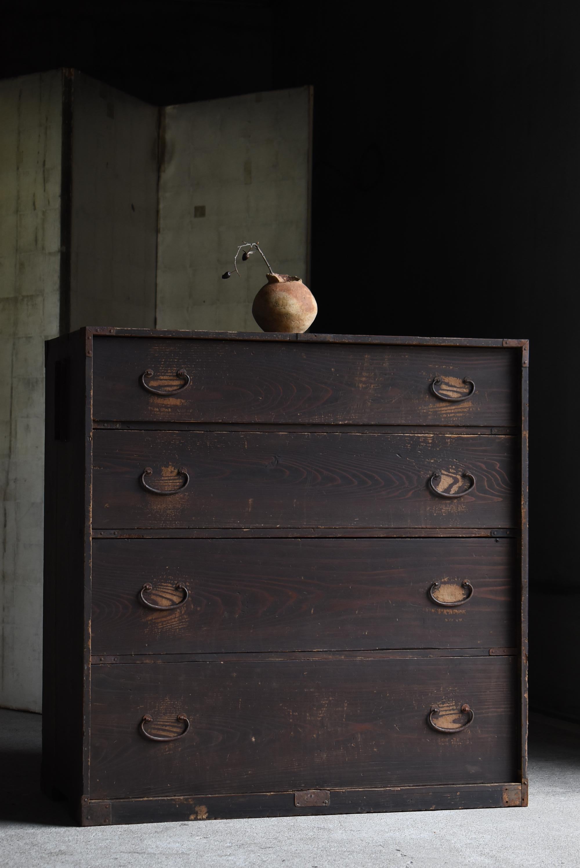 Taisho Buffet japonais ancien à 4 tiroirs 1860s-1920s / Tansu Sideboard Wabi Sabi en vente