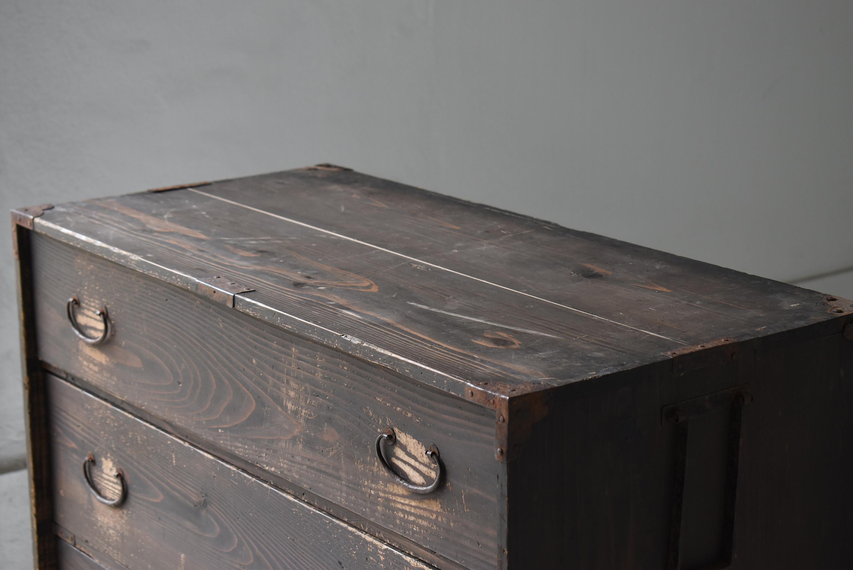 Japonais Buffet japonais ancien à 4 tiroirs 1860s-1920s / Tansu Sideboard Wabi Sabi en vente