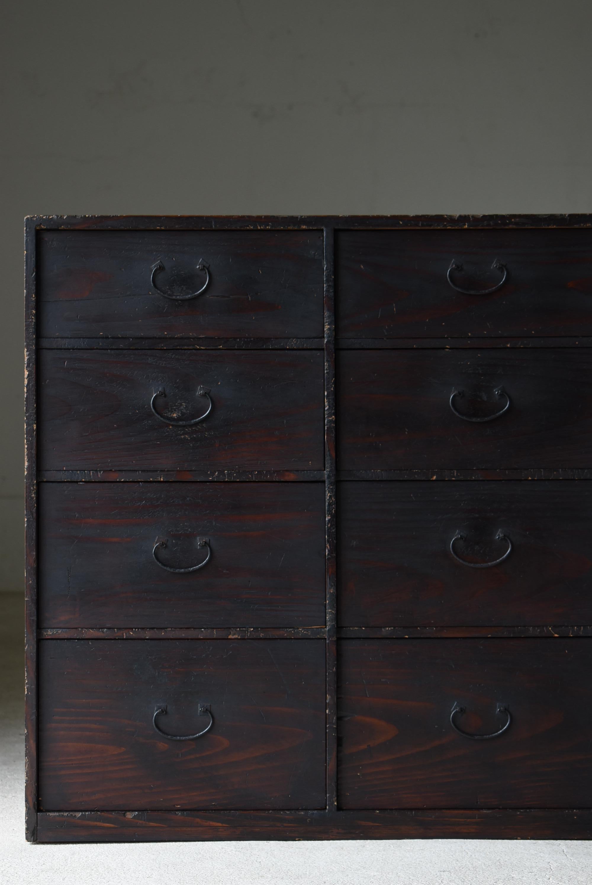 Aparador Japonés Antiguo de 8 Cajones 1860-1920 / Tansu Aparador Wabi Sabi en Bueno estado para la venta en Chōsei District Nagara, JP