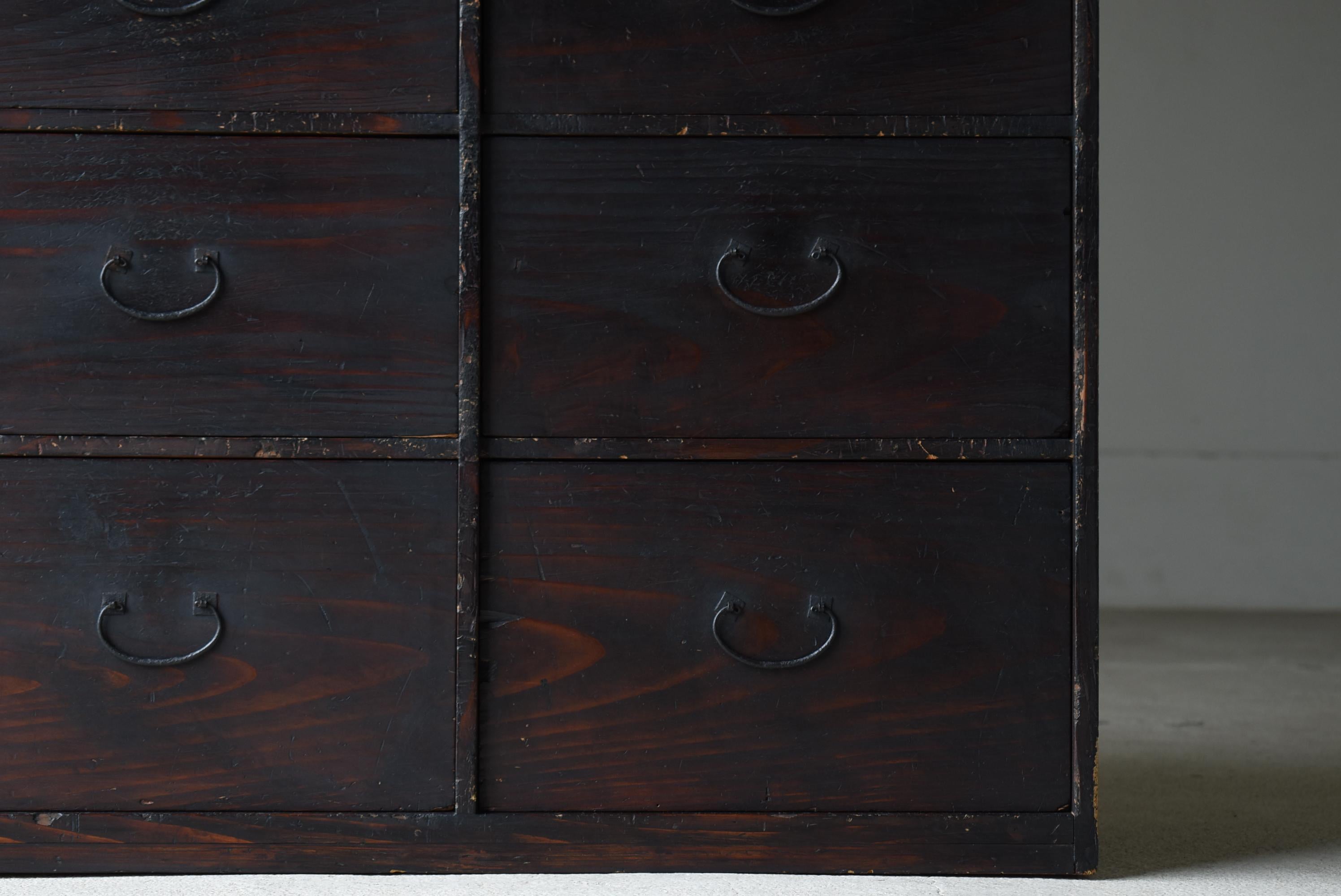 Aparador Japonés Antiguo de 8 Cajones 1860-1920 / Tansu Aparador Wabi Sabi Hierro en venta