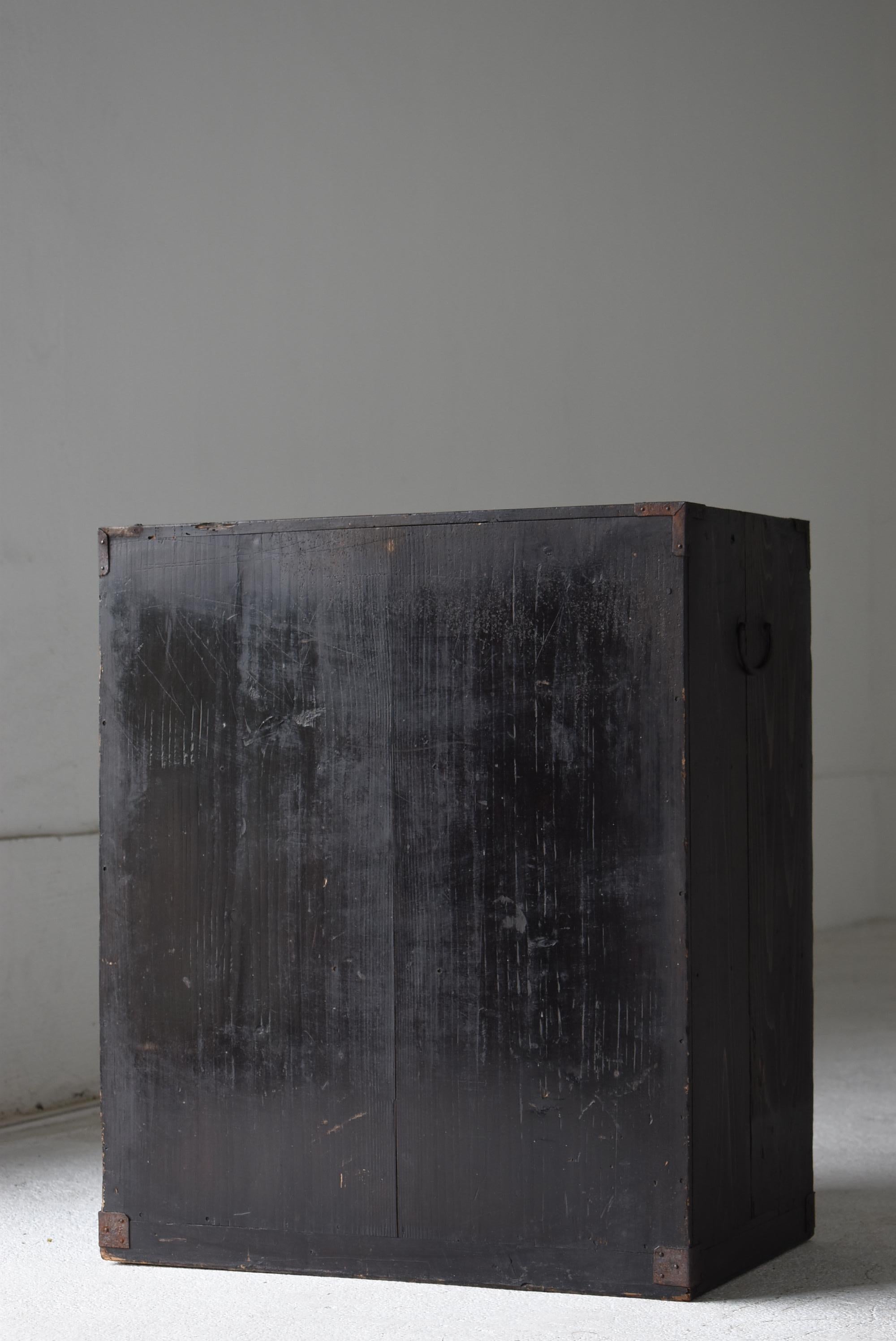 Coffre de rangement japonais ancien à 9 tiroirs 1860s-1920s / buffet Tansu Wabisabi en vente 3