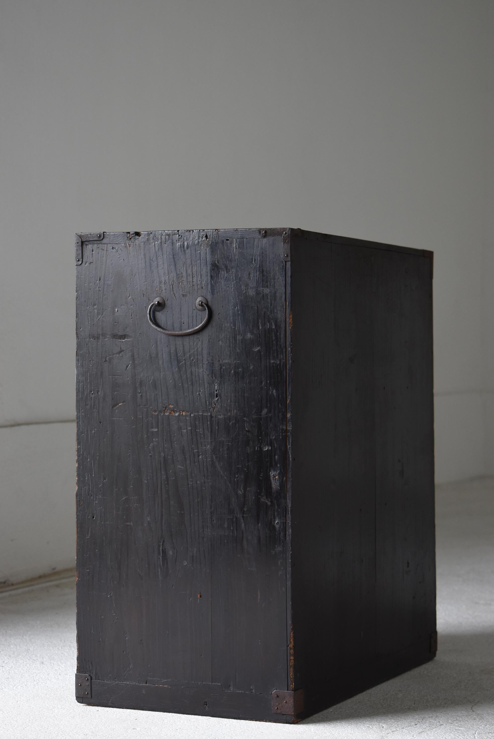 Coffre de rangement japonais ancien à 9 tiroirs 1860s-1920s / buffet Tansu Wabisabi en vente 4
