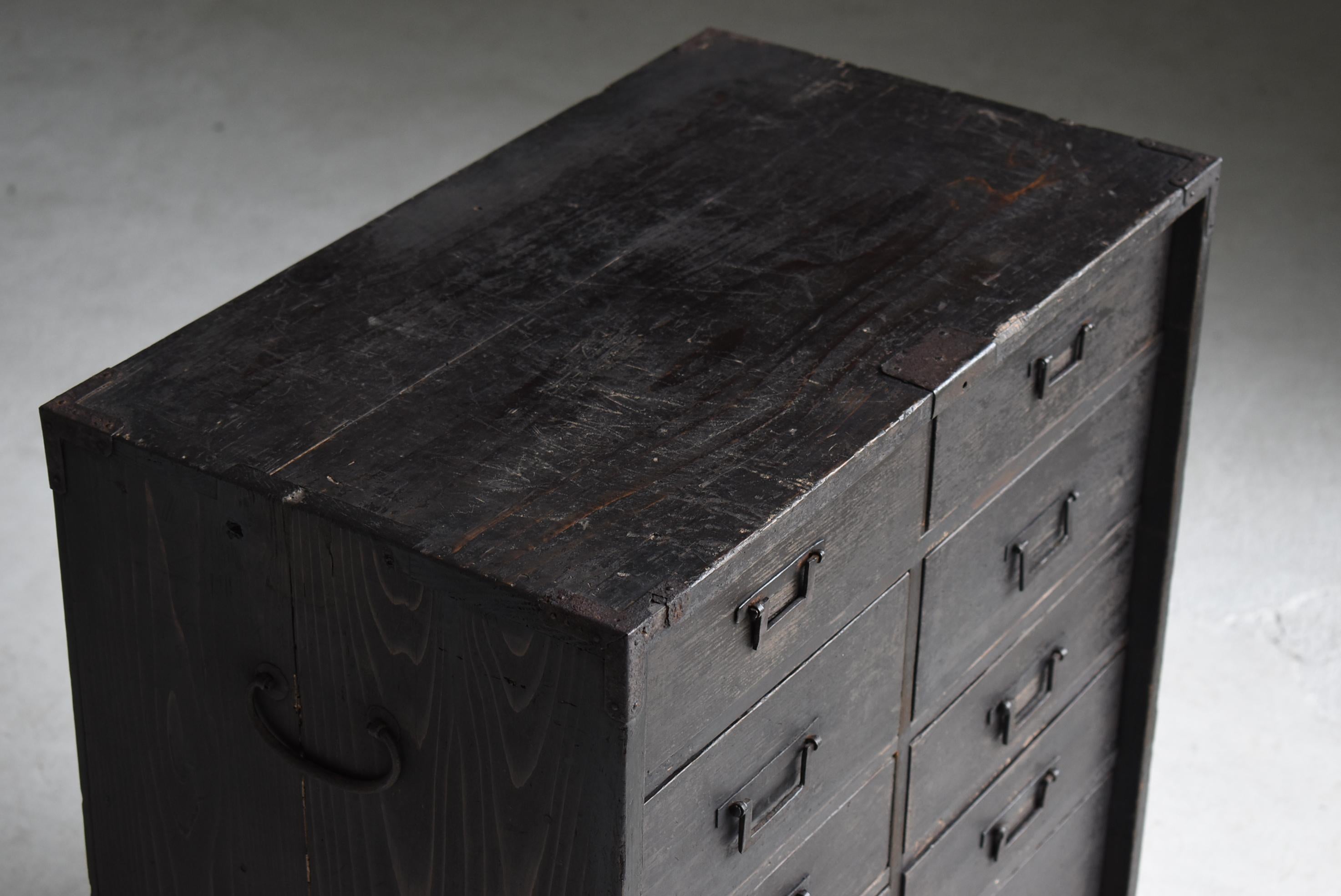 Coffre de rangement japonais ancien à 9 tiroirs 1860s-1920s / buffet Tansu Wabisabi en vente 5