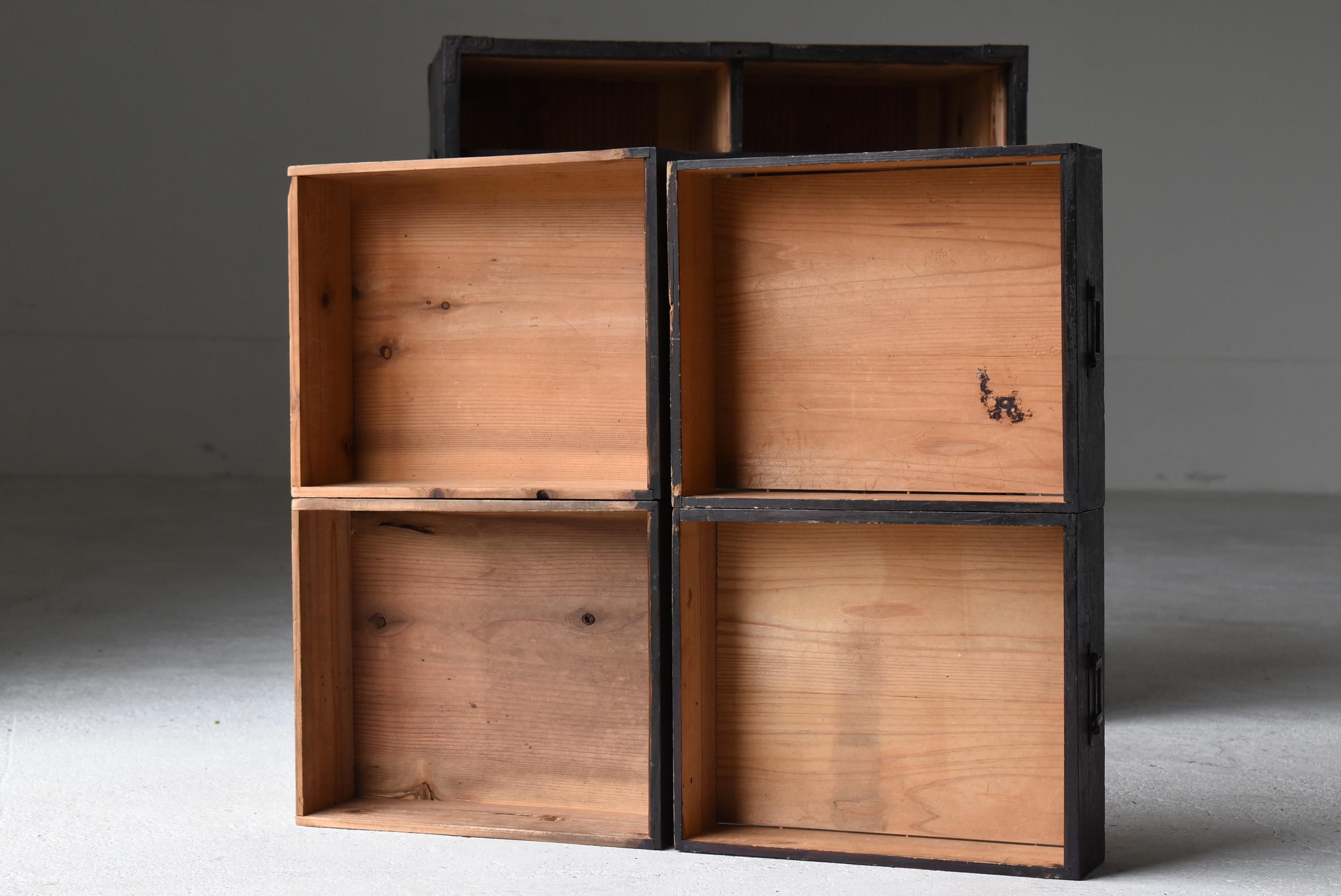 Fer Coffre de rangement japonais ancien à 9 tiroirs 1860s-1920s / buffet Tansu Wabisabi en vente