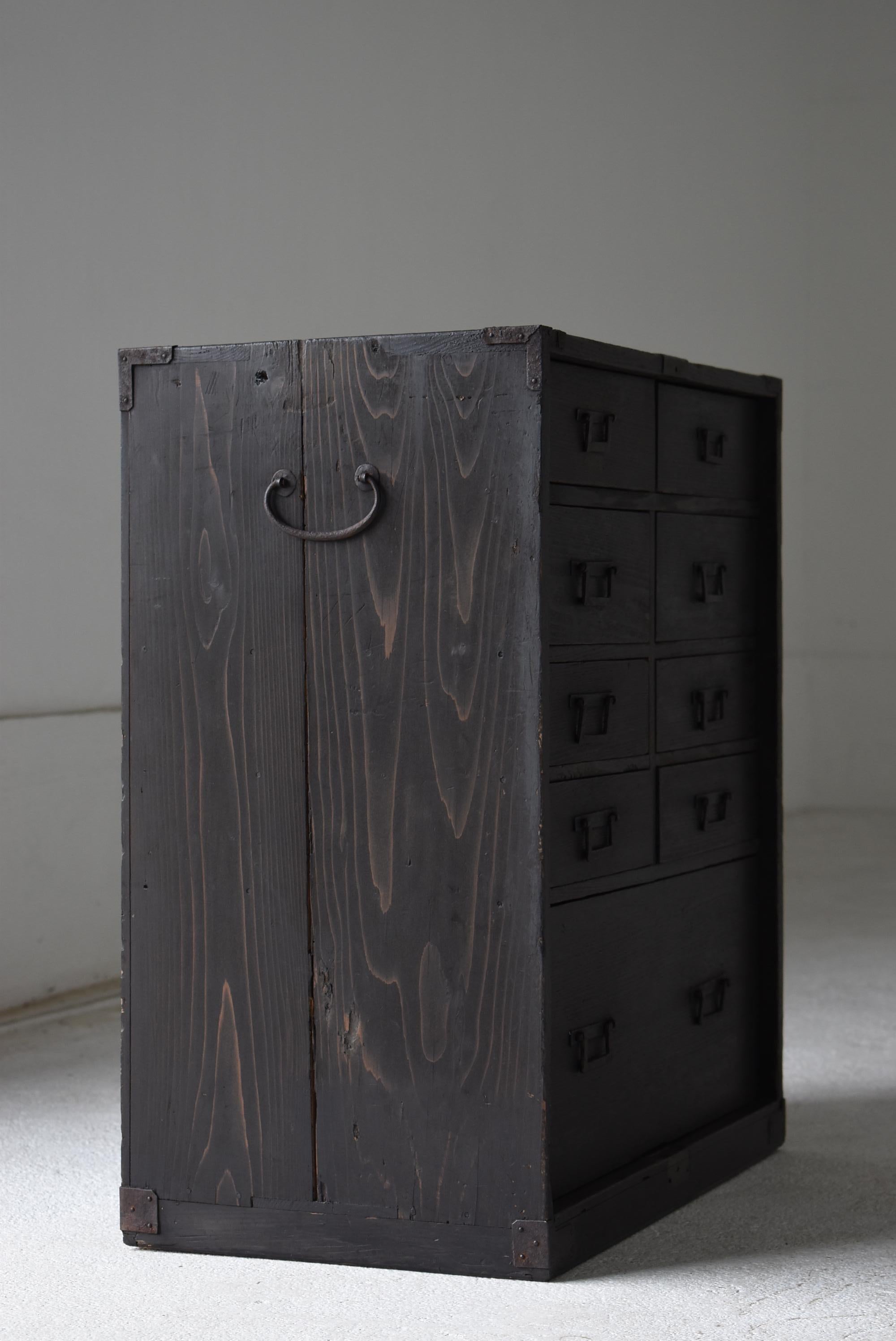 Coffre de rangement japonais ancien à 9 tiroirs 1860s-1920s / buffet Tansu Wabisabi en vente 1