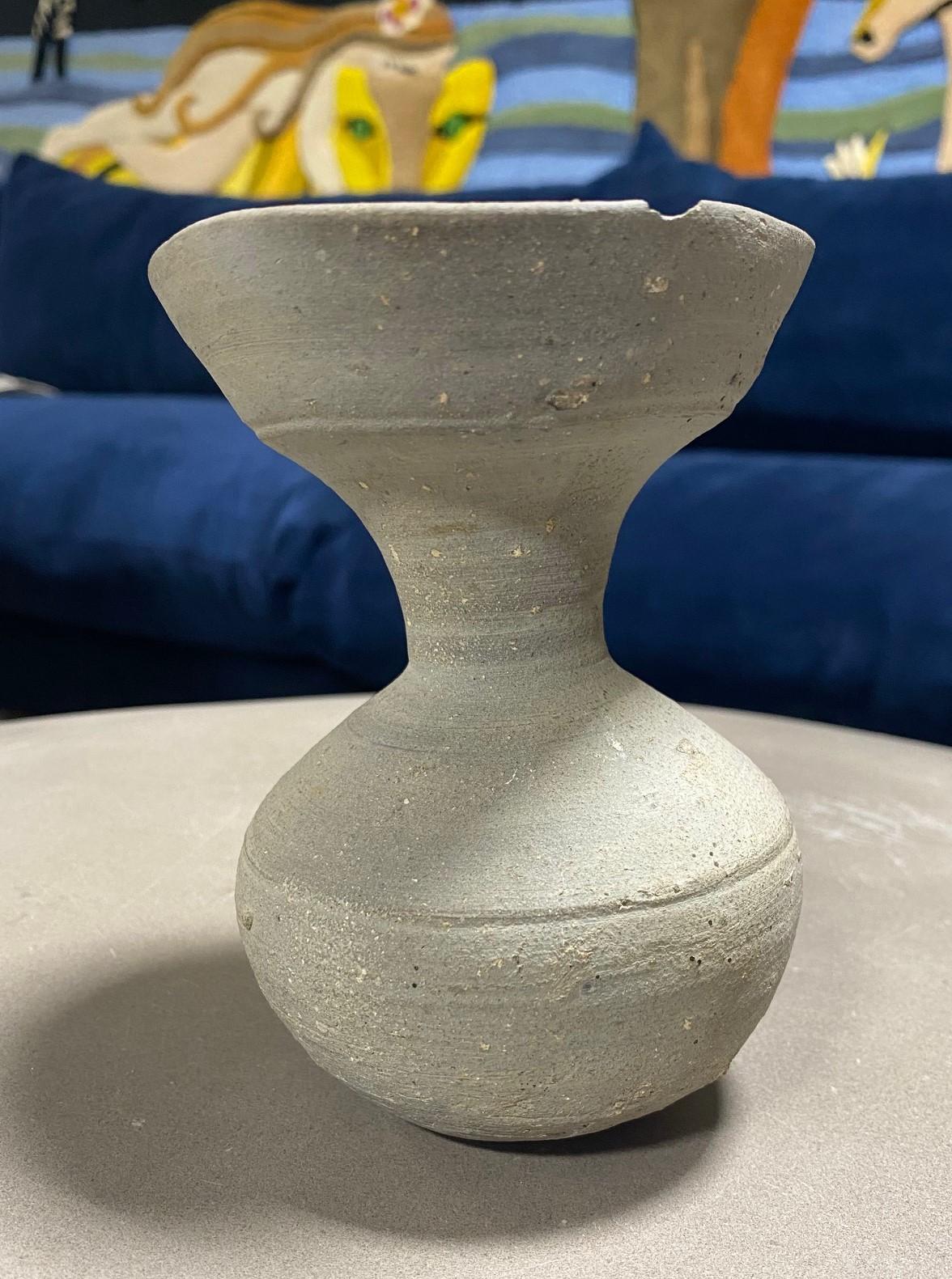 Japanische Antiquities Antike Sueki Sue Ware Wabi-Sabi Keramik Vase Gefäß Urne (Handgefertigt) im Angebot