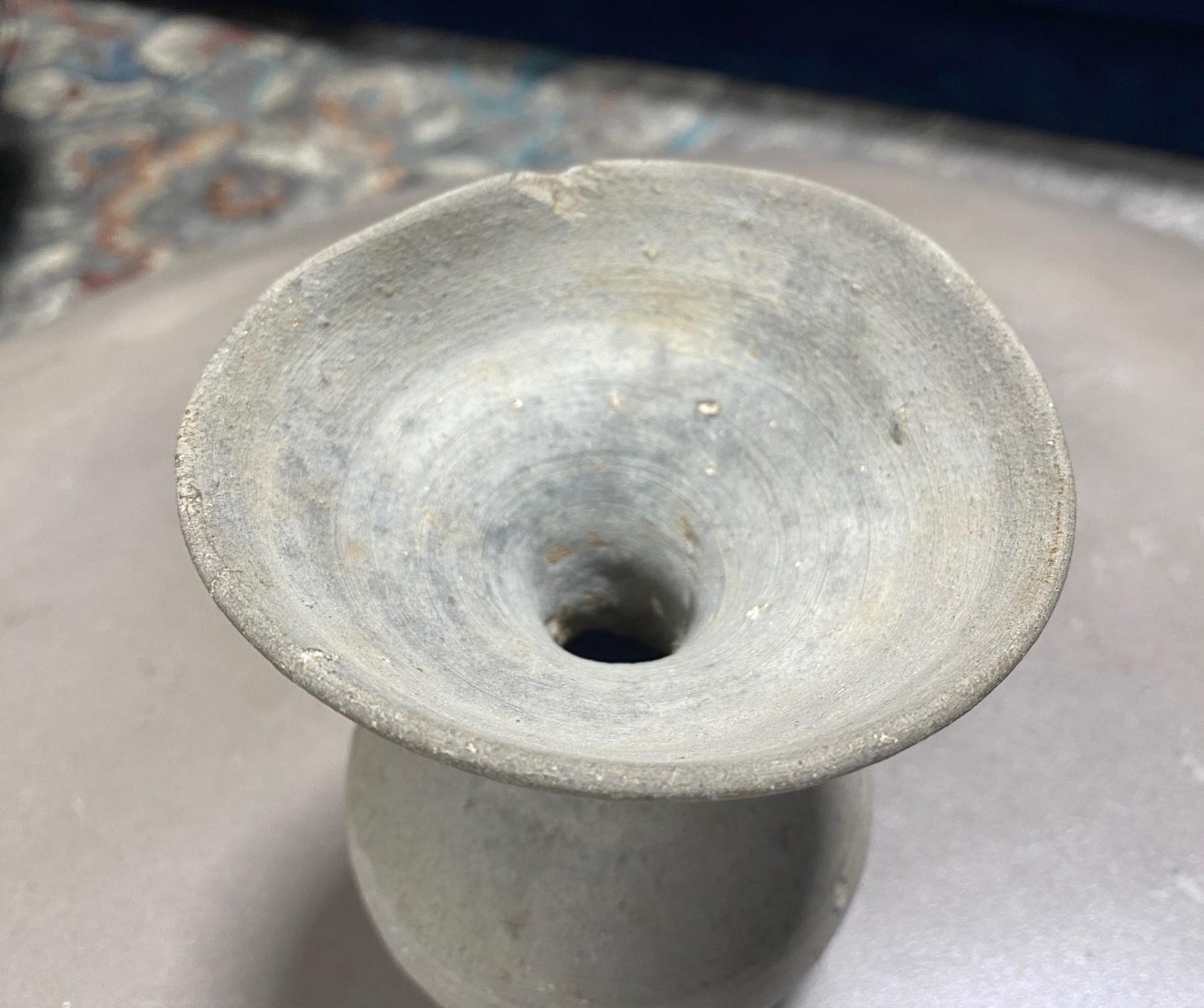 Japanische Antiquities Antike Sueki Sue Ware Wabi-Sabi Keramik Vase Gefäß Urne (Töpferwaren) im Angebot