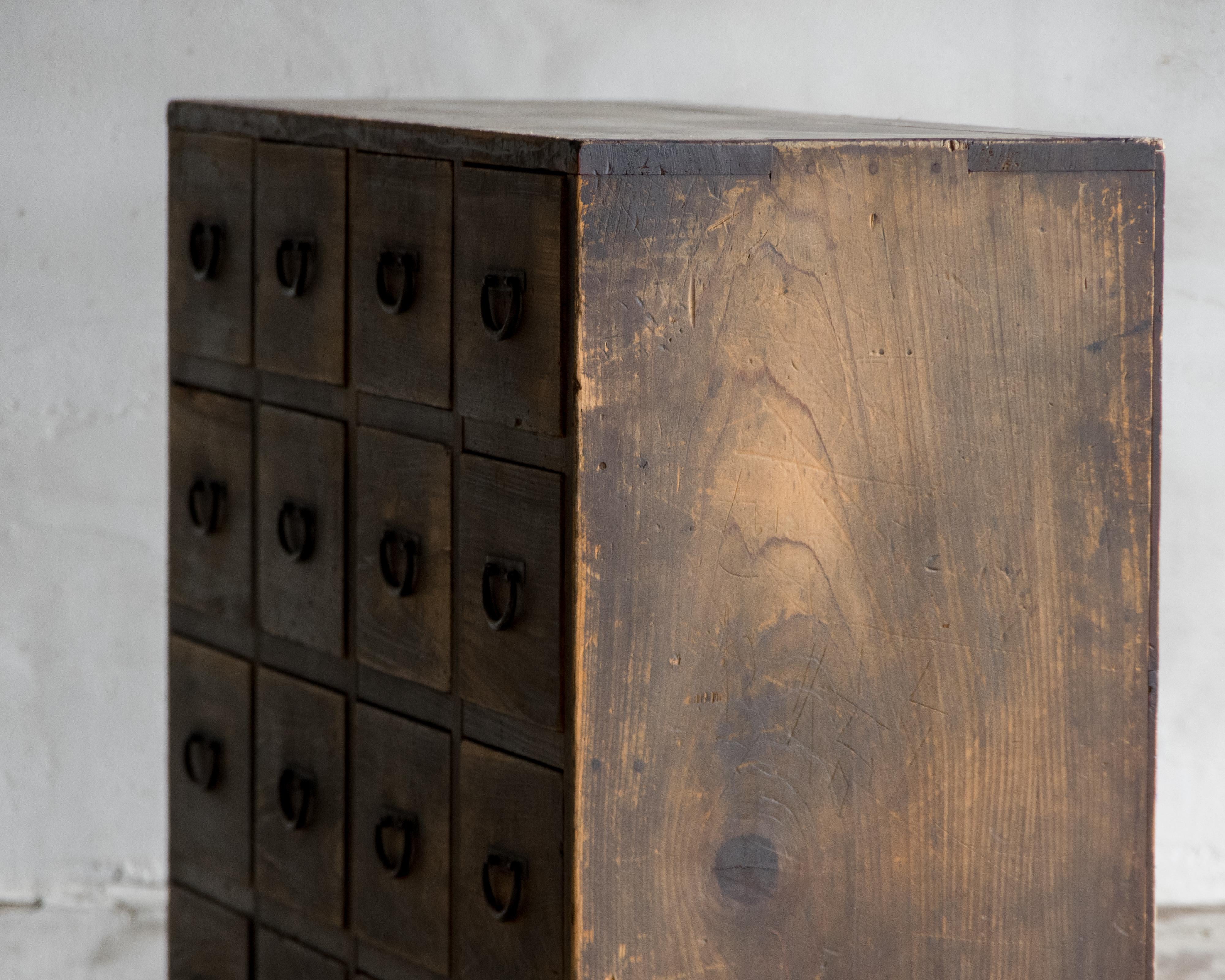 Japanese Antique Apothecary Chest, Taisho Era (1912–1926), Wabi Sabi For Sale 11