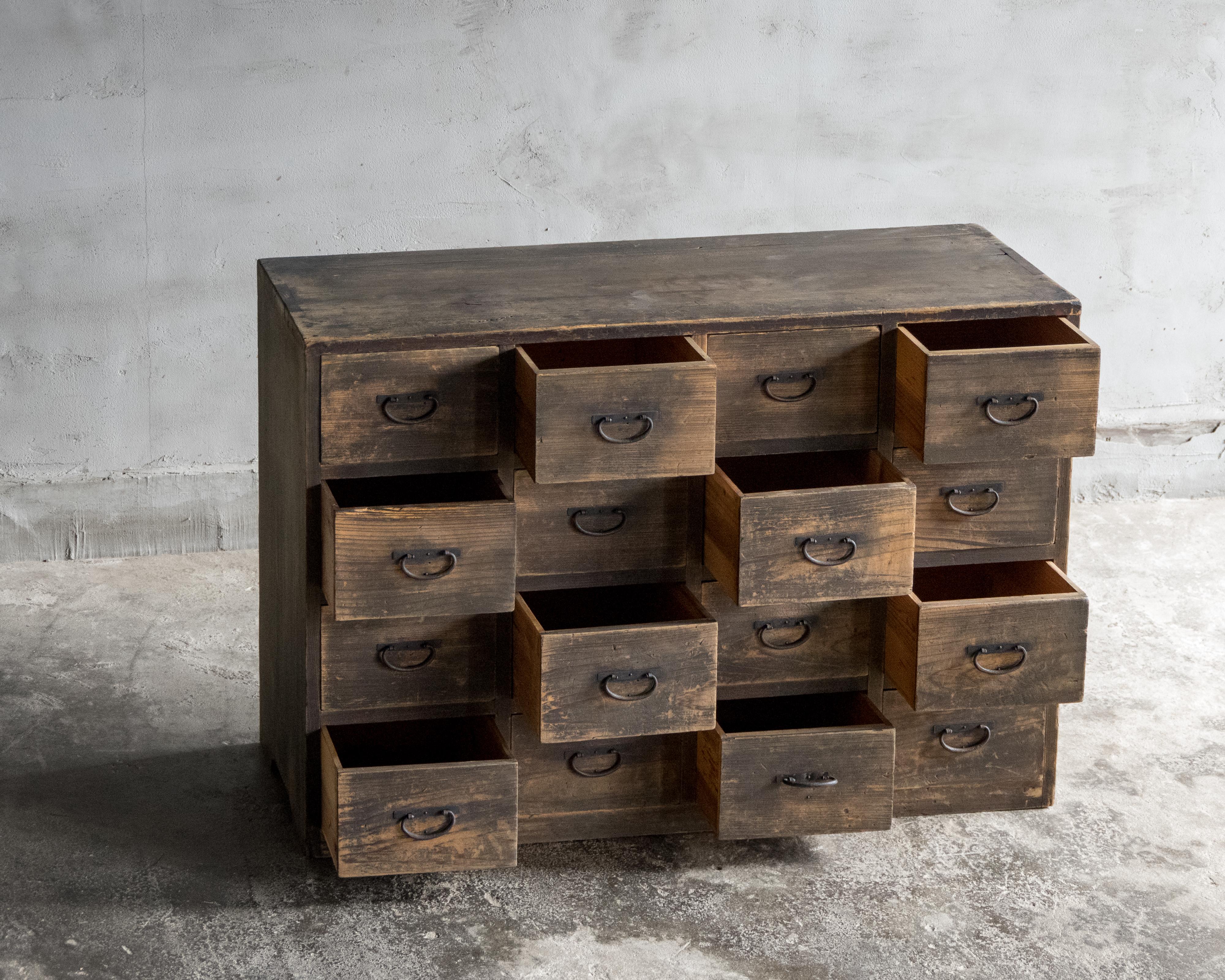 Japanese Antique Apothecary Chest, Taisho Era (1912–1926), Wabi Sabi For Sale 15