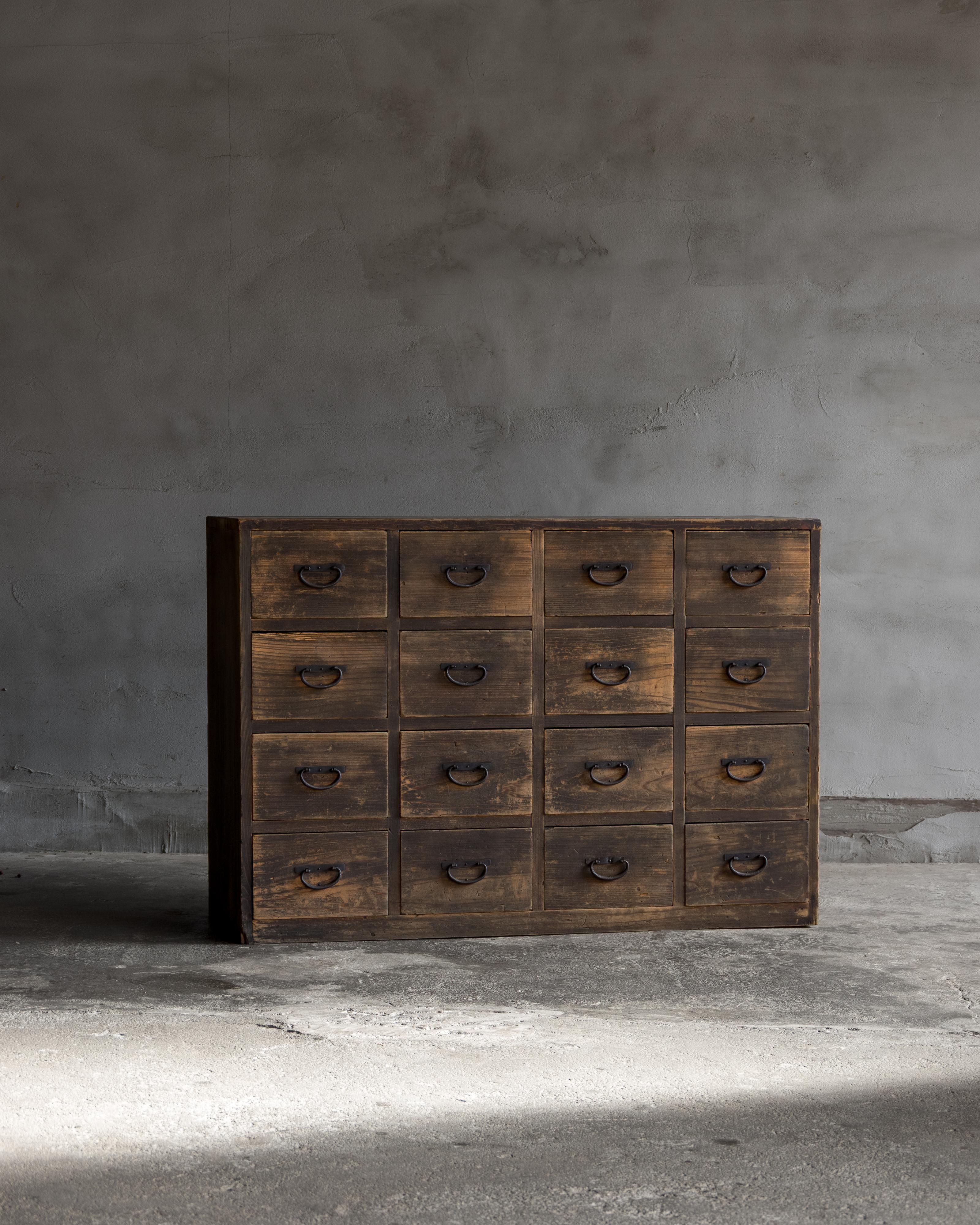 Japanese Antique Apothecary Chest, Taisho Era (1912–1926), Wabi Sabi For Sale 2