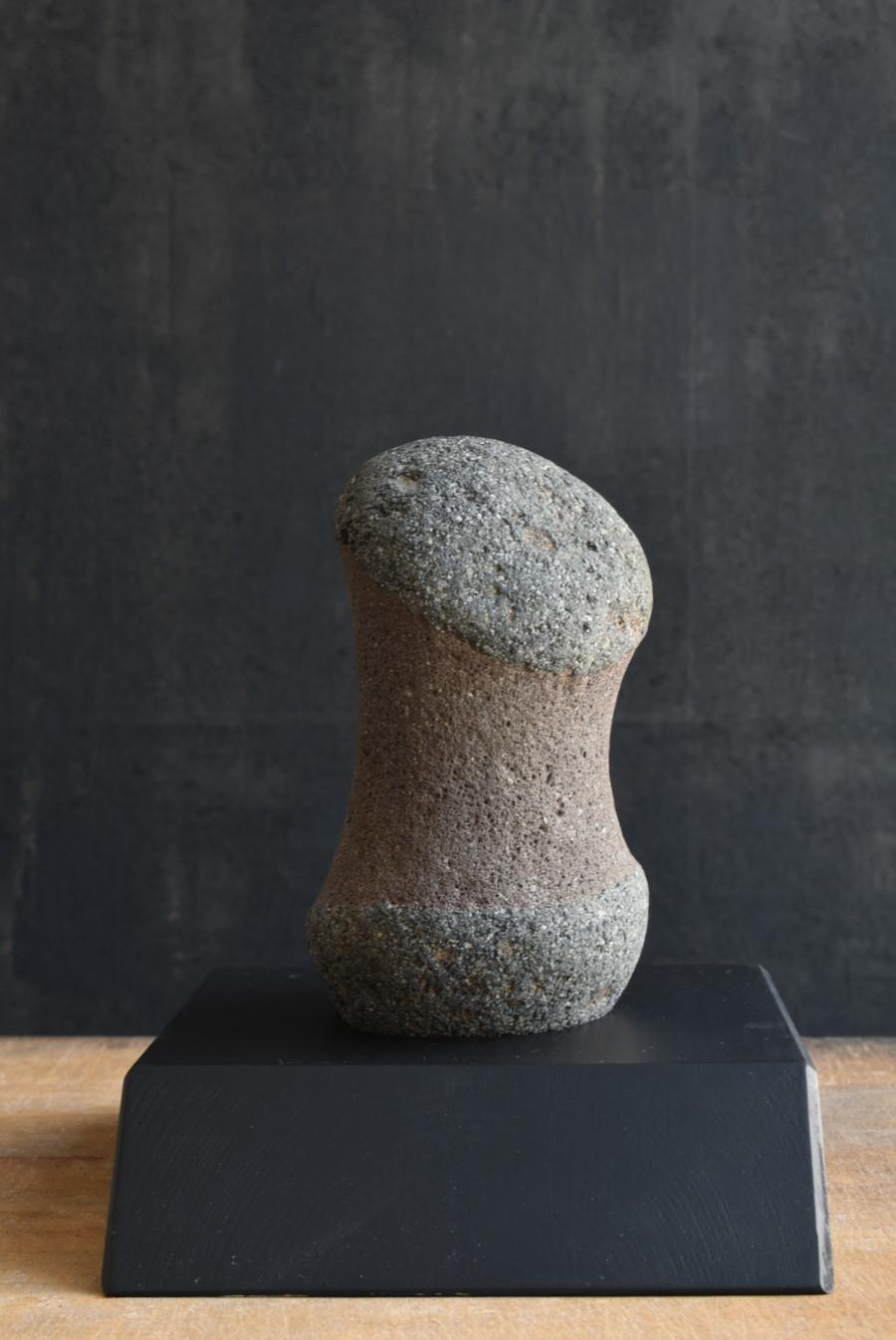 Japanischer antiker Wertschätzungsstein/penisförmiger Stein/Dunkelstein (Handgeschnitzt) im Angebot
