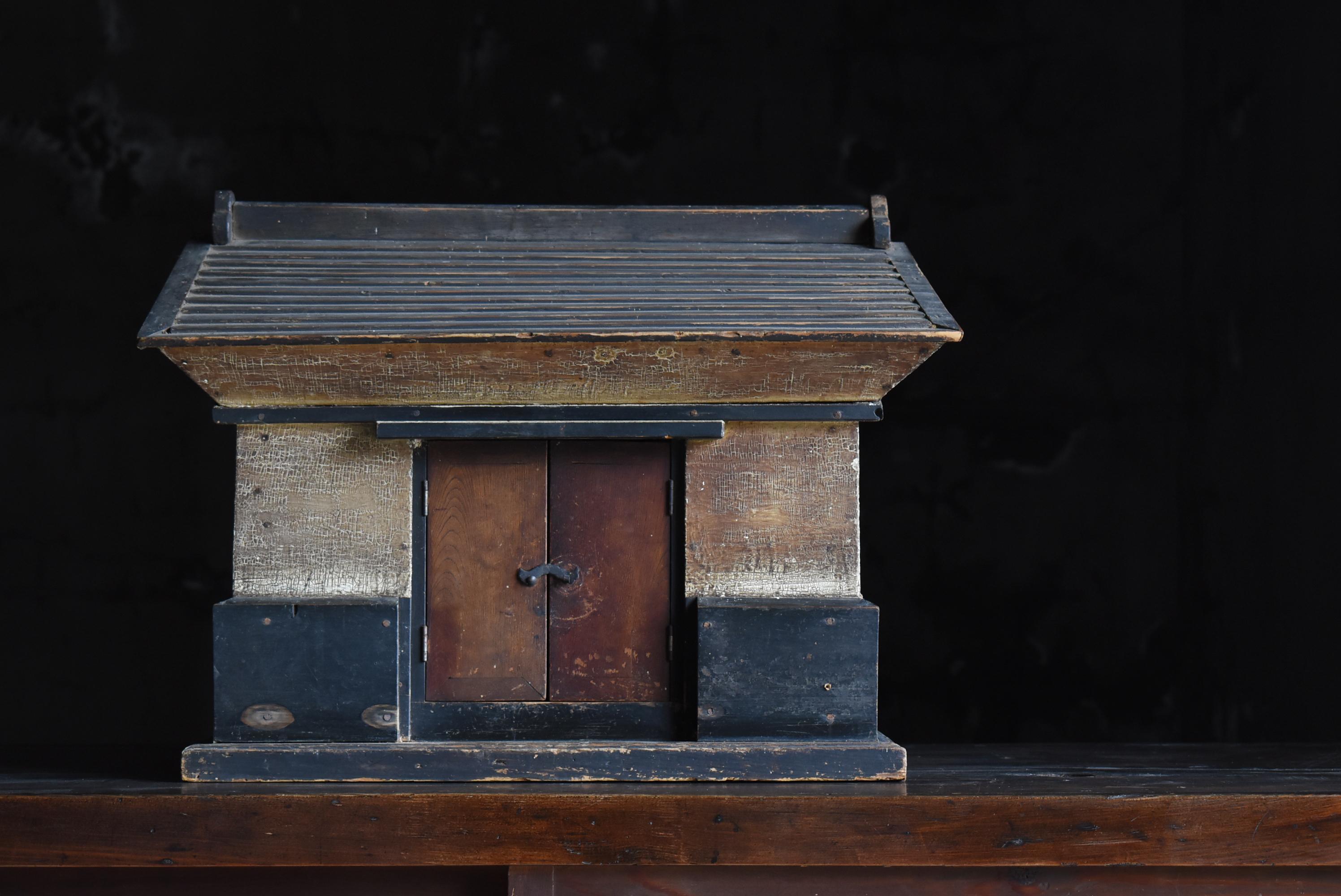 This account is operated by four companies.
We are proud that this high quality assortment is the top in Japan in the Japanese antique market.
As for me, I specialize in Japanese antique furniture and objects.
With 20 years of experience as a buyer,