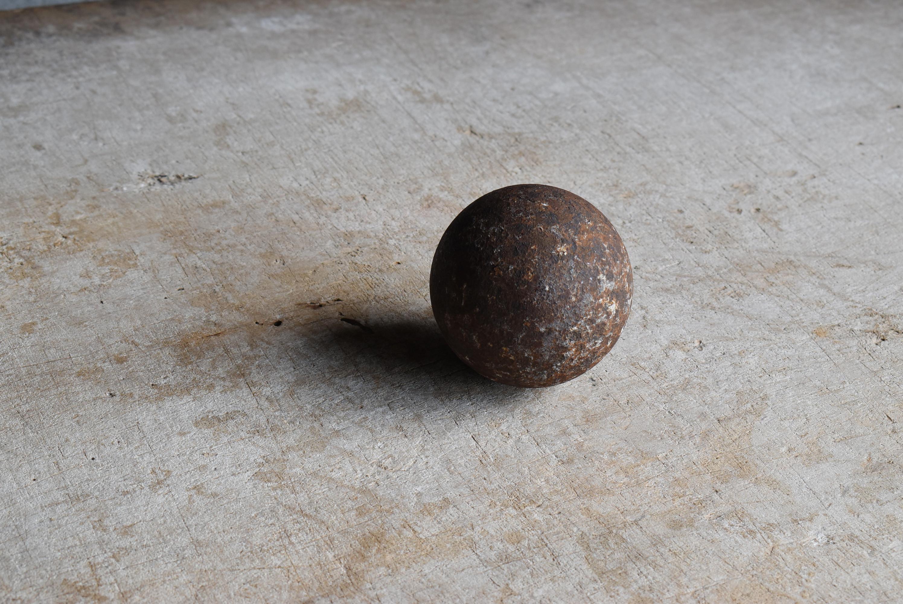 Showa Japanese Antique Artillery Shell 1900s-1920s / Iron Ball Object Wabisabi For Sale