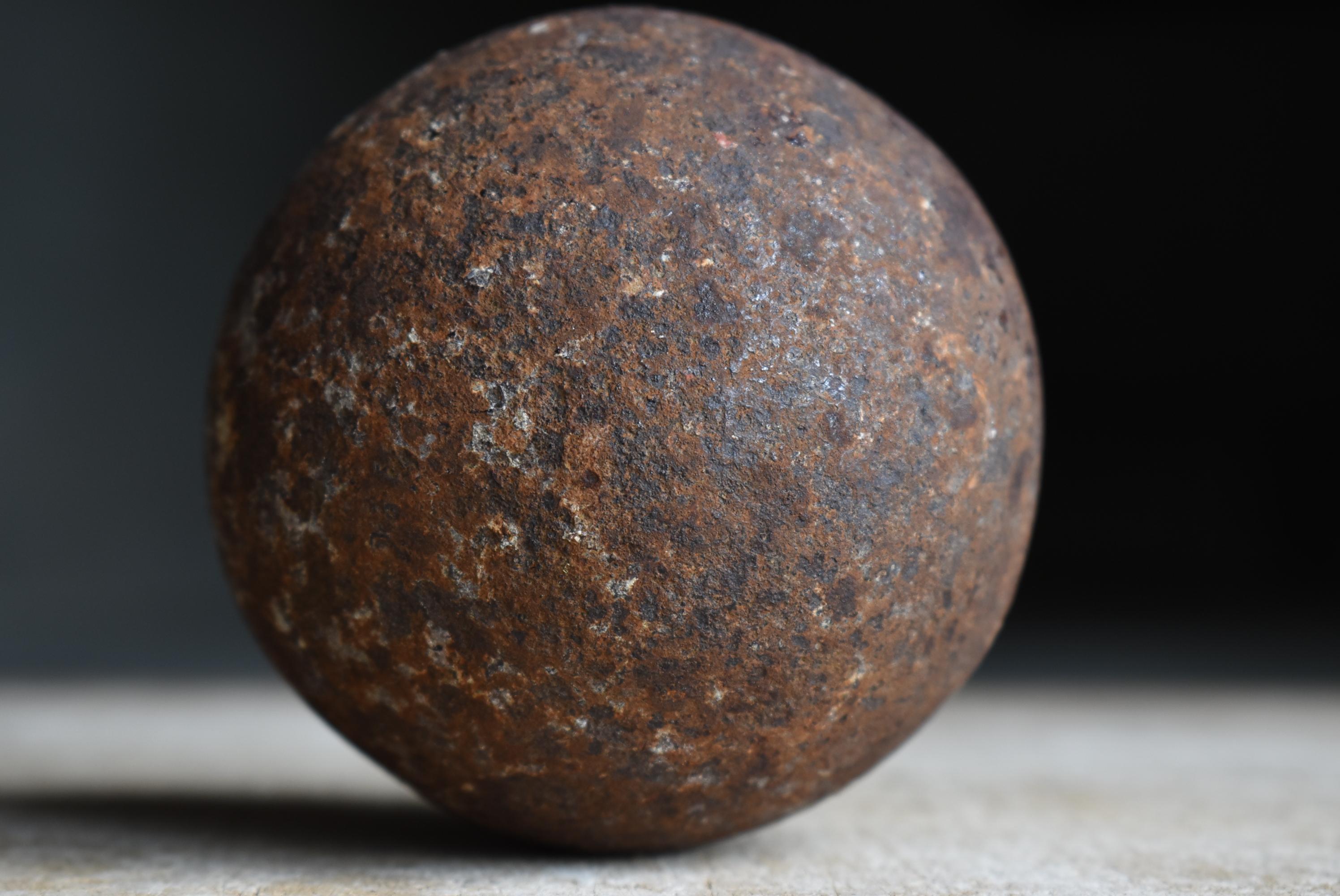 Japanese Antique Artillery Shell 1900s-1920s / Iron Ball Object Wabisabi In Good Condition For Sale In Chōsei District Nagara, JP