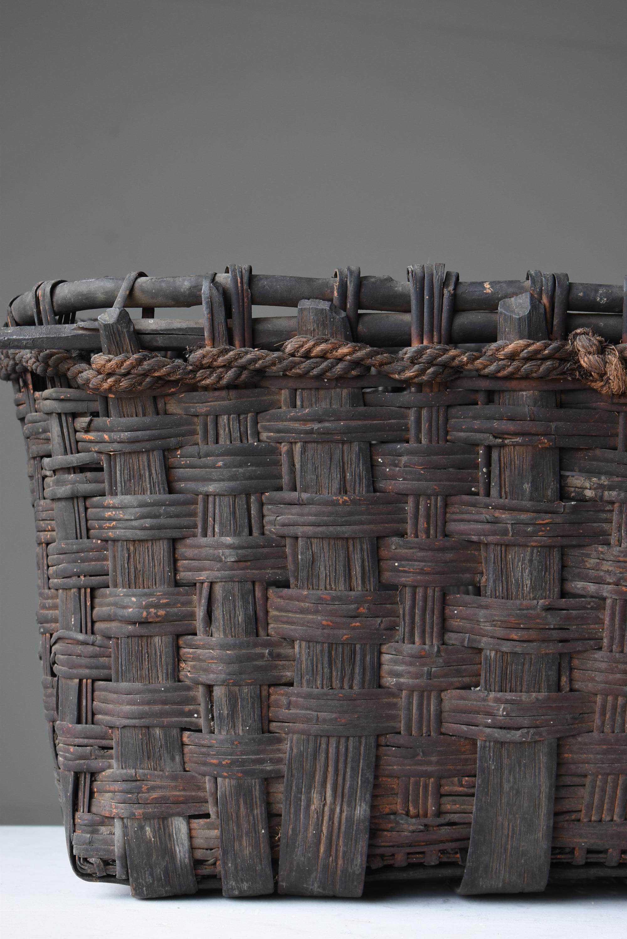 Fait main Panier japonais ancien en bambou des années 1900-1940 / Wabisabi