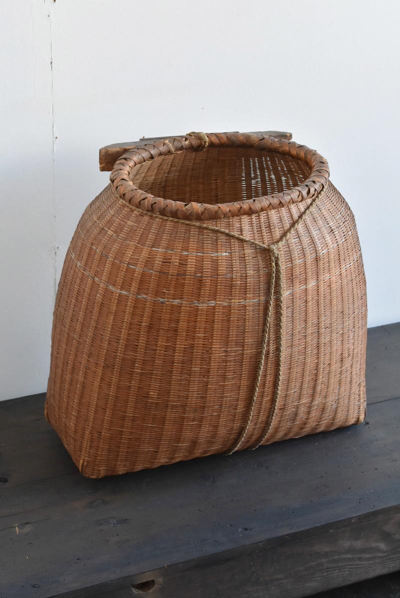 Hand-Crafted Japanese Antique Basket Woven from Bamboo / 1868-1920 / Vase / Agricultural Tool