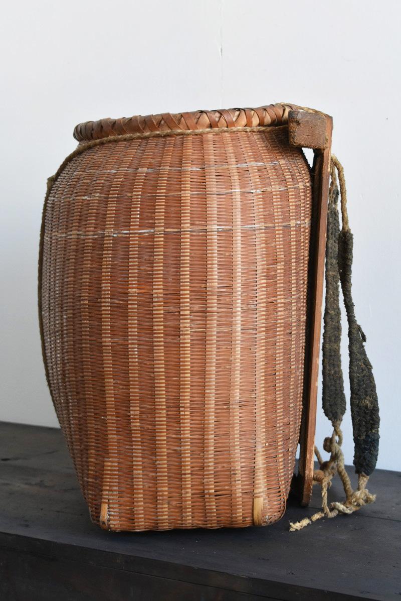 Japanese Antique Basket Woven from Bamboo / 1868-1920 / Vase / Agricultural Tool In Good Condition In Sammu-shi, Chiba