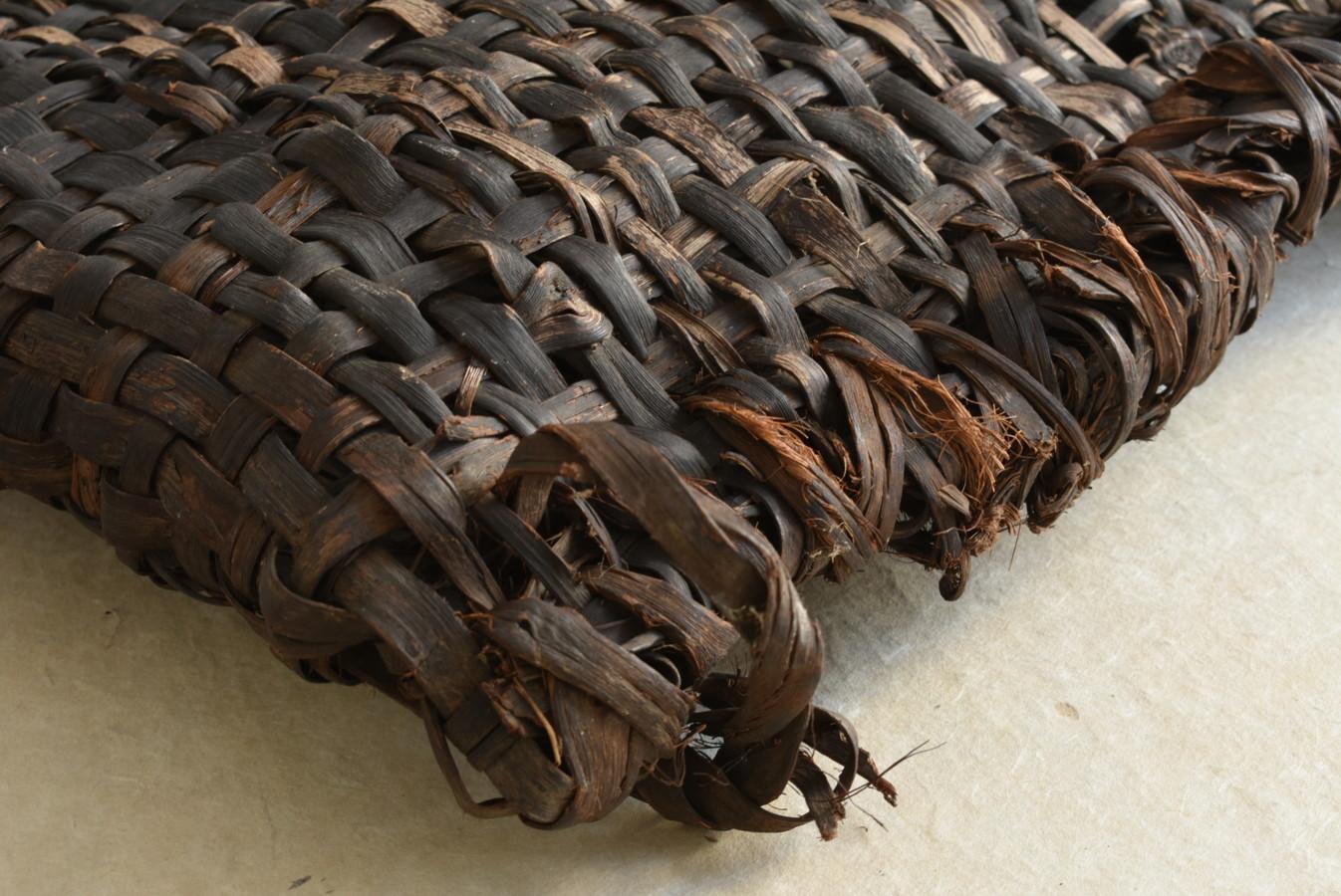 Japanese antique basket woven with grape vines/1868-1920/Vase on the wall/mingei 2